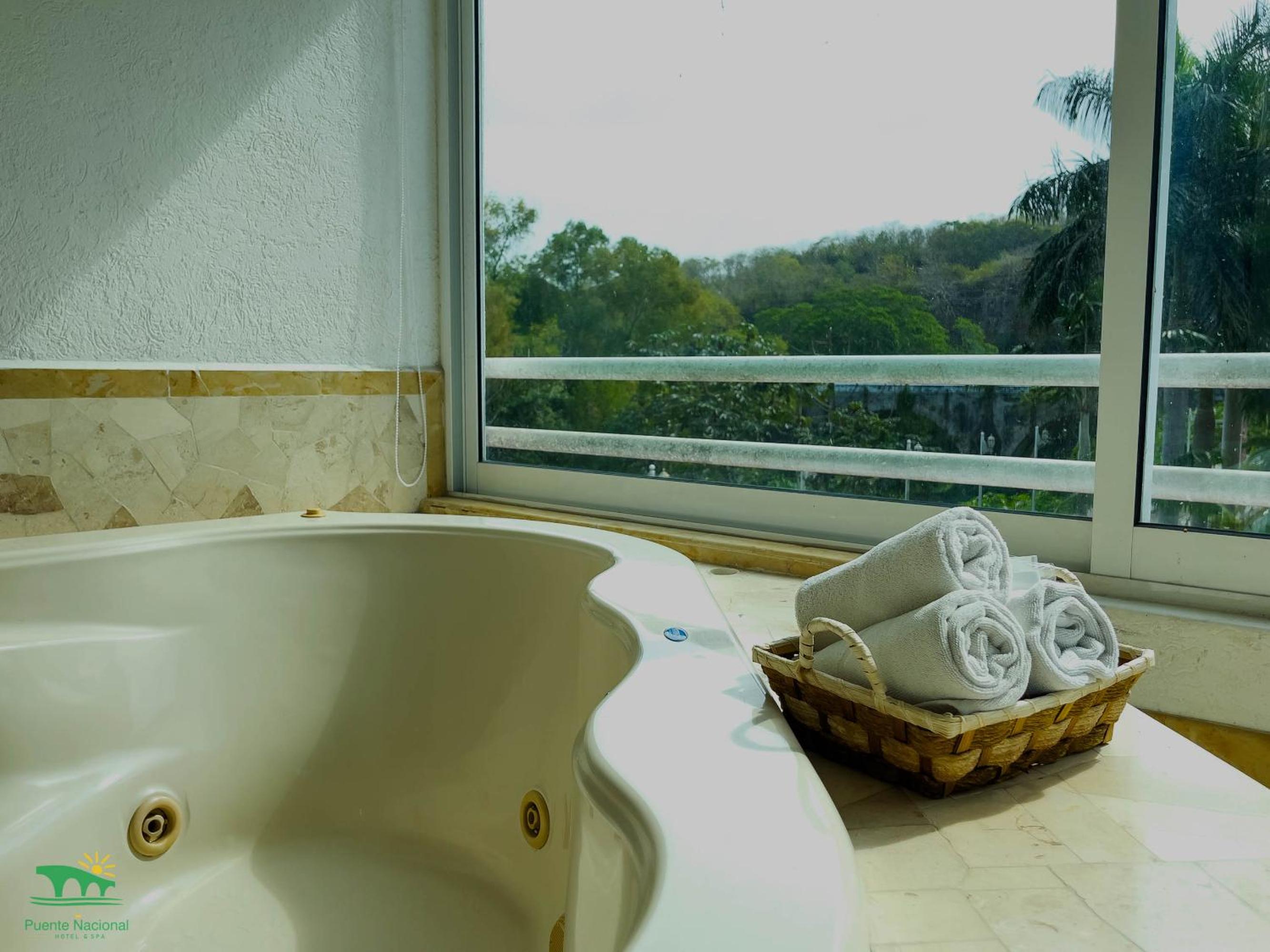 Deluxe Junior Suite photo 2