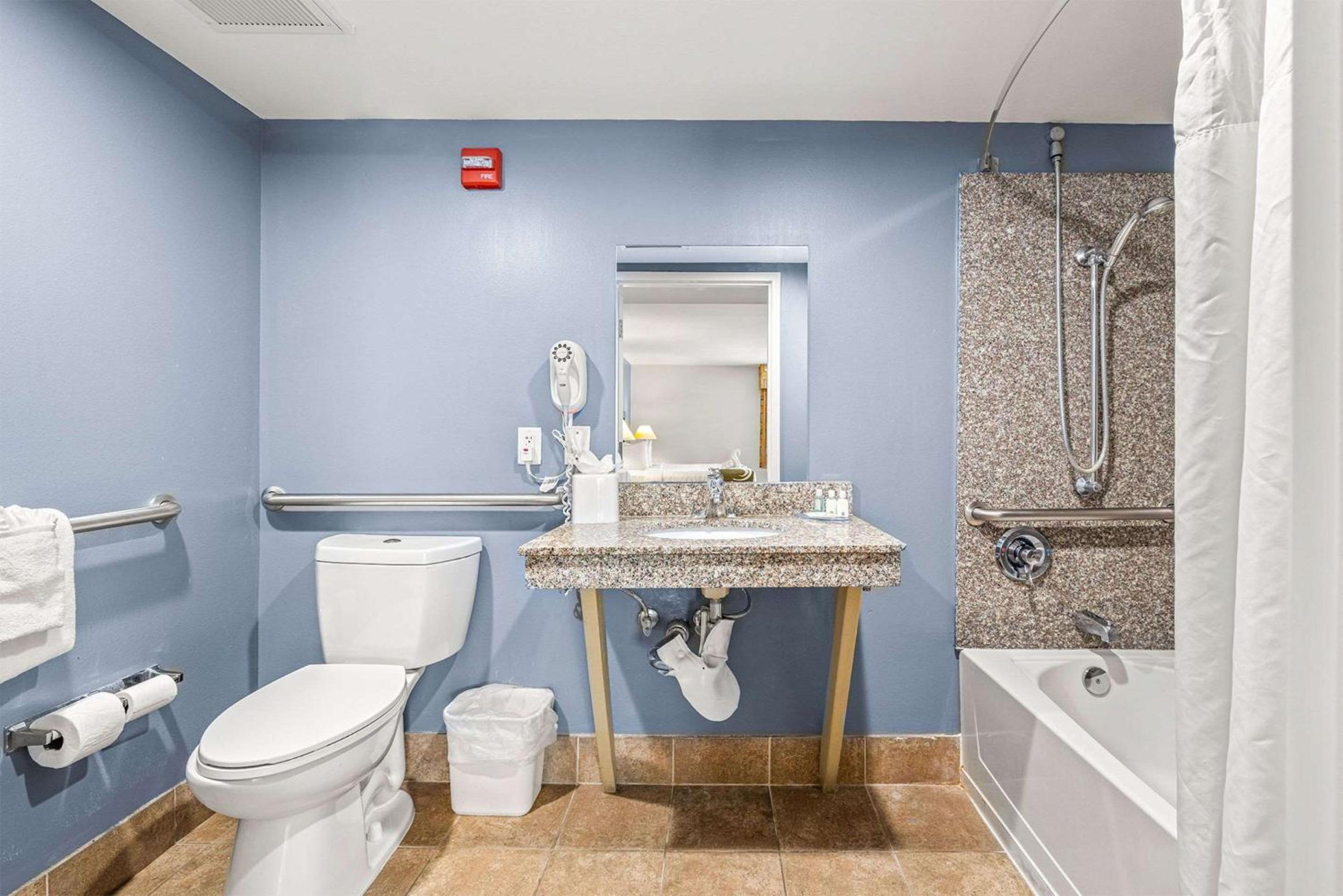 King Room - Disability Access/Non-Smoking - Photo 8