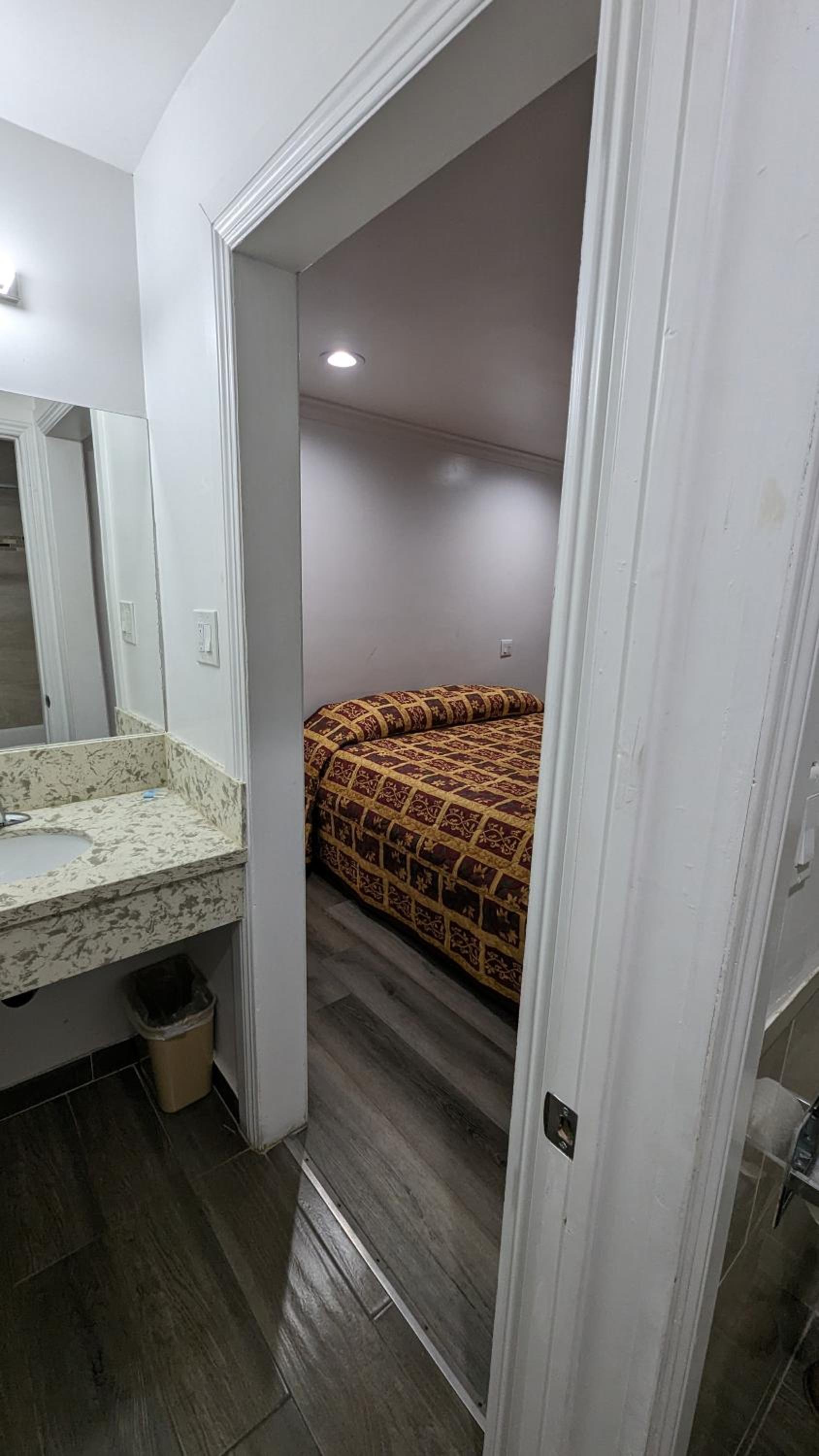 Queen Room - Photo 8