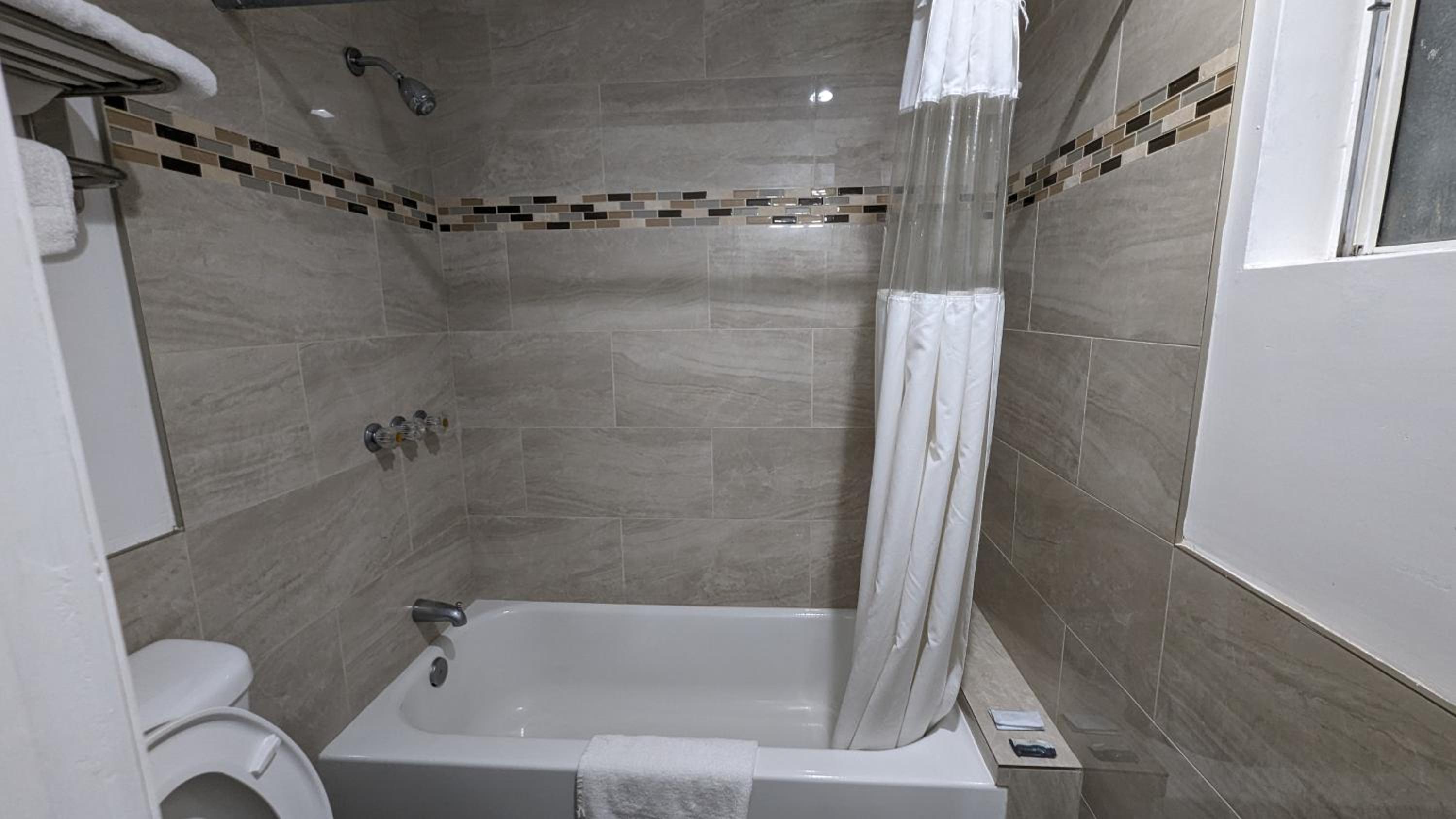 Queen Room - Photo 12