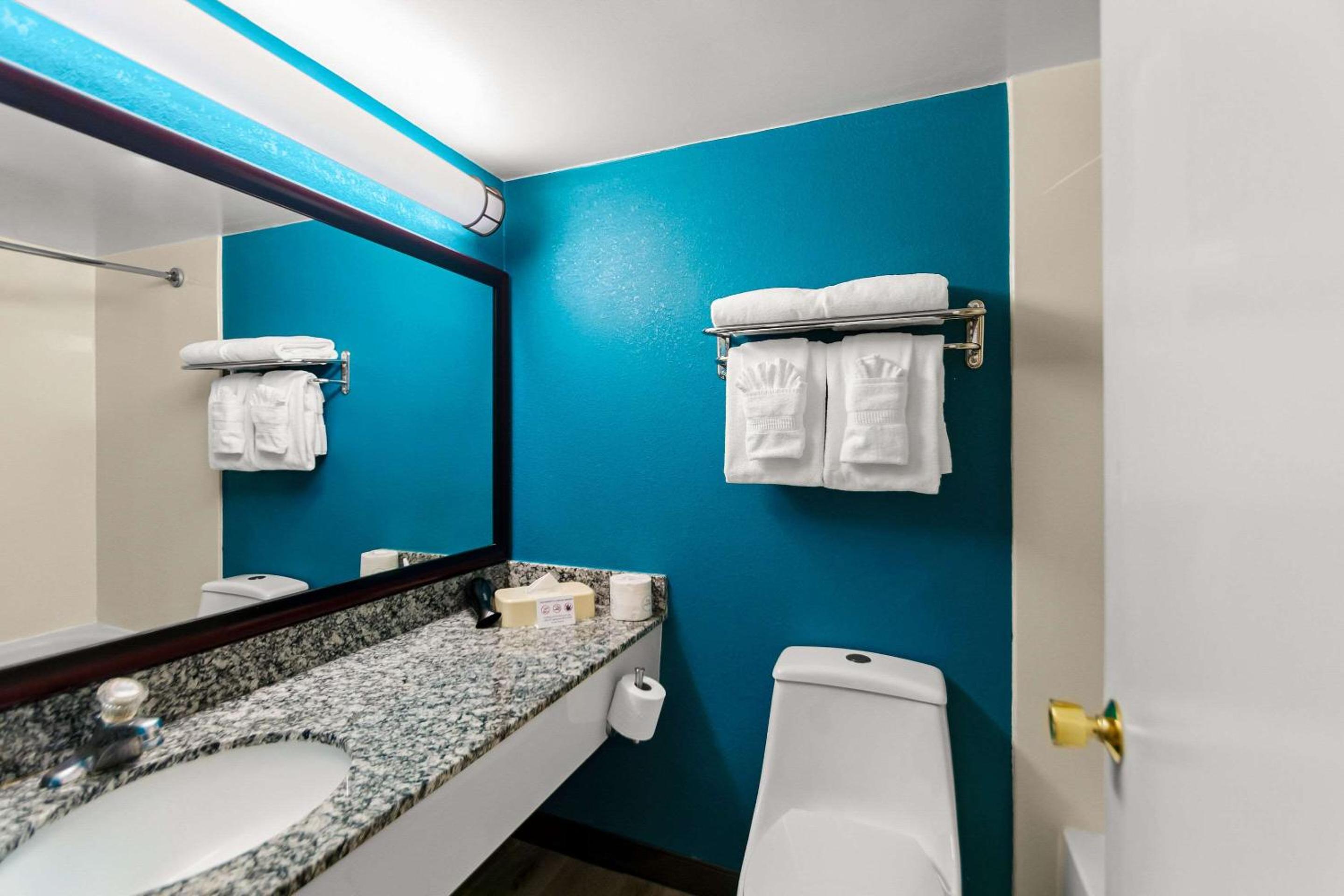 Double Room with Two Double Beds - Upper Floor/Non-Smoking - Photo 2