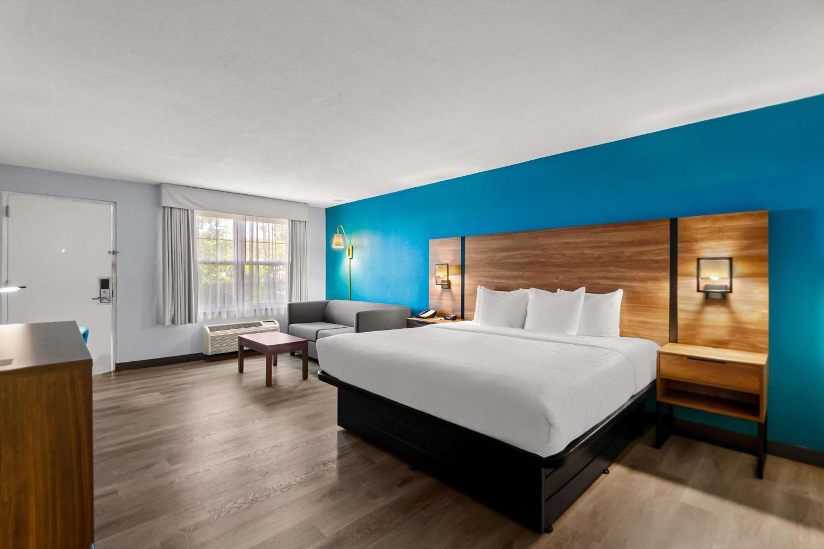 King Room - Non-Smoking - Photo 2