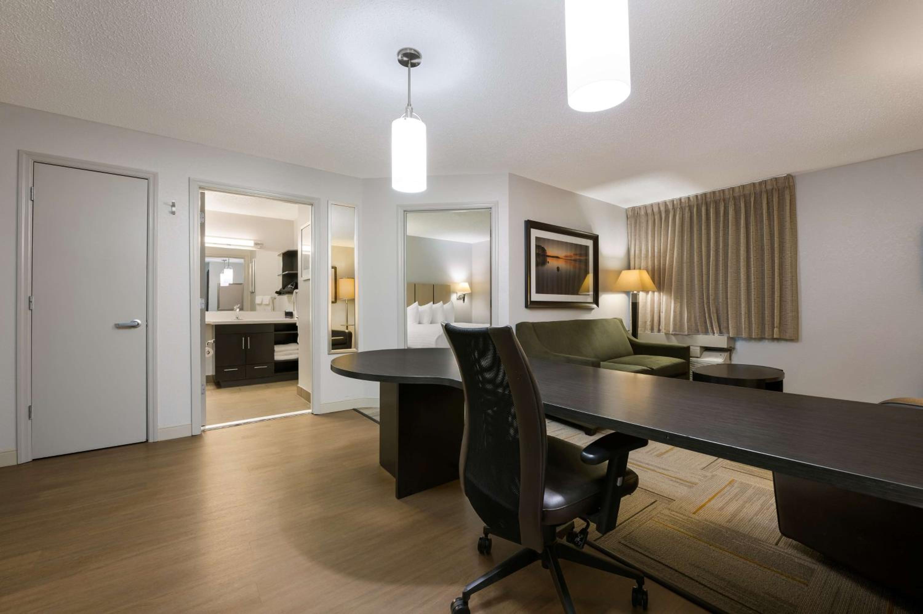 One Bedroom Suite Queen - Photo 6