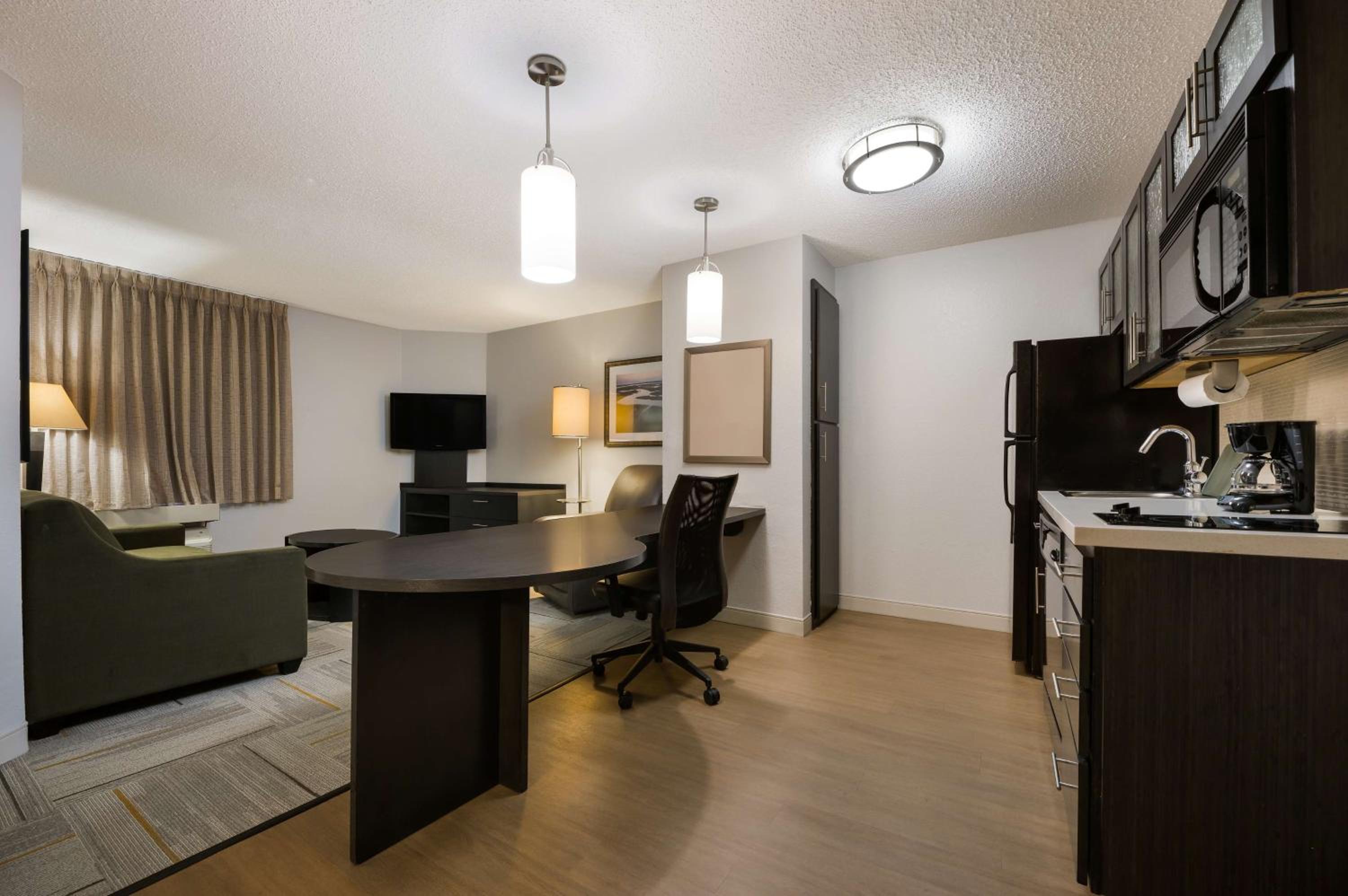 One Bedroom Suite Queen - Photo 7