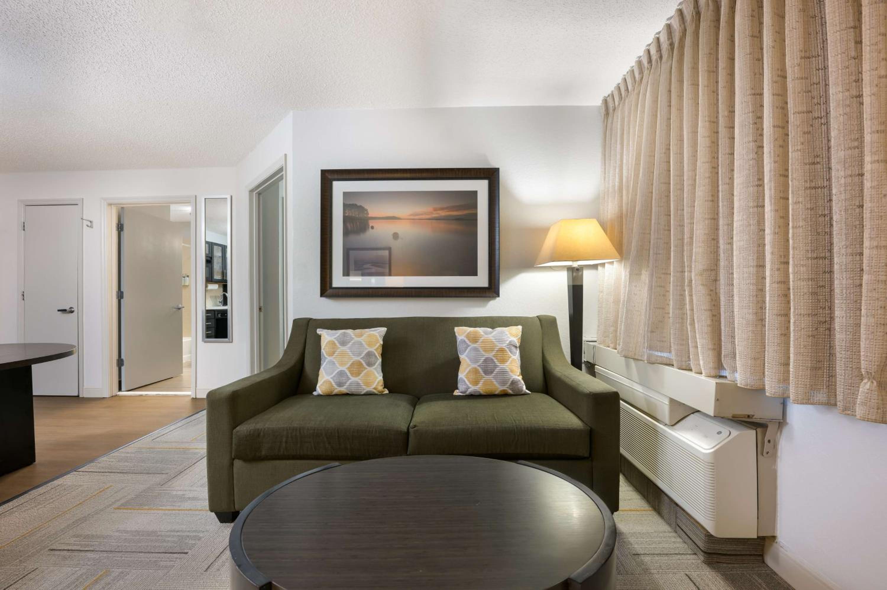 One Bedroom Suite Queen - Photo 1