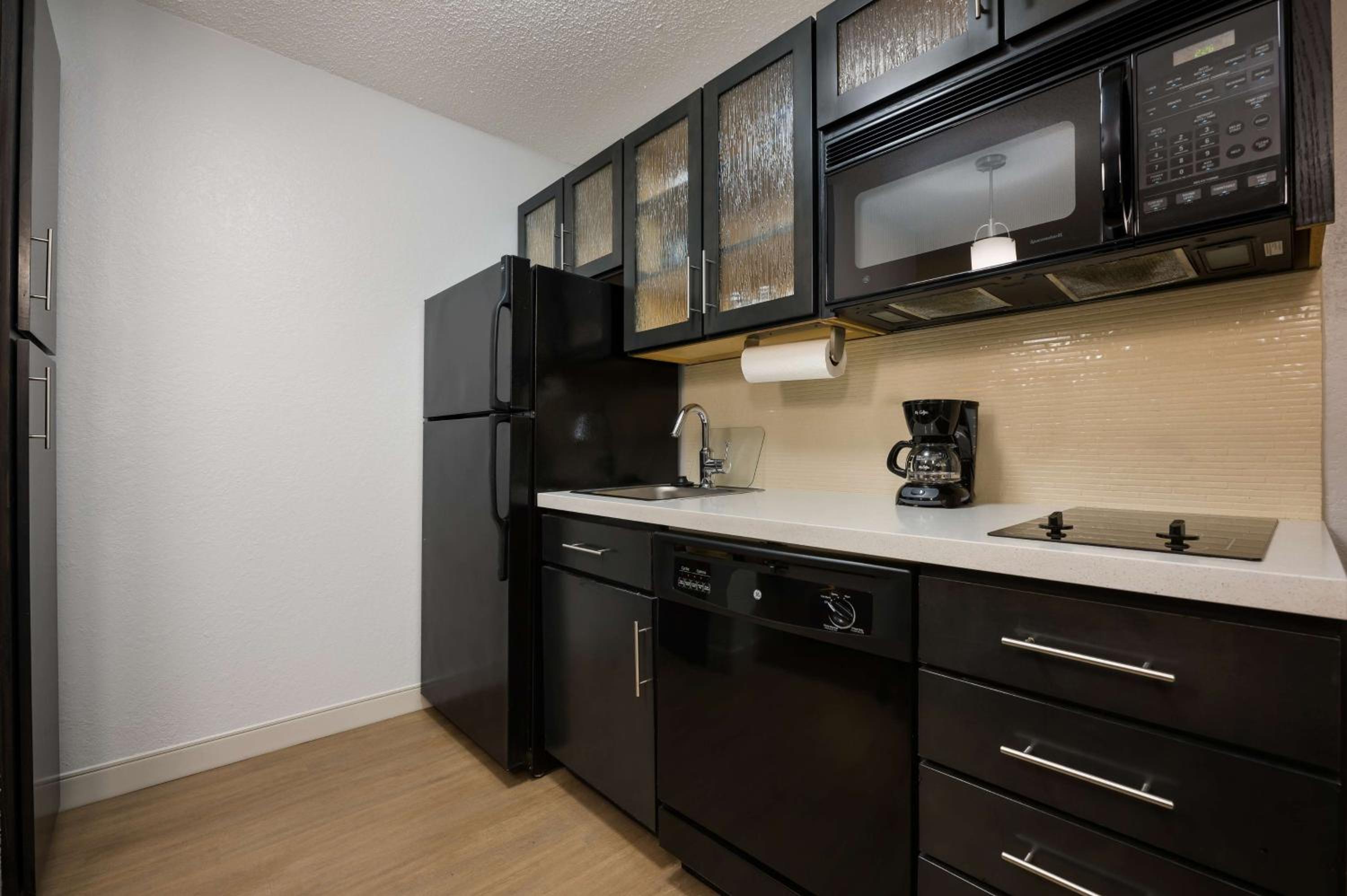 One Bedroom Suite Queen - Photo 2