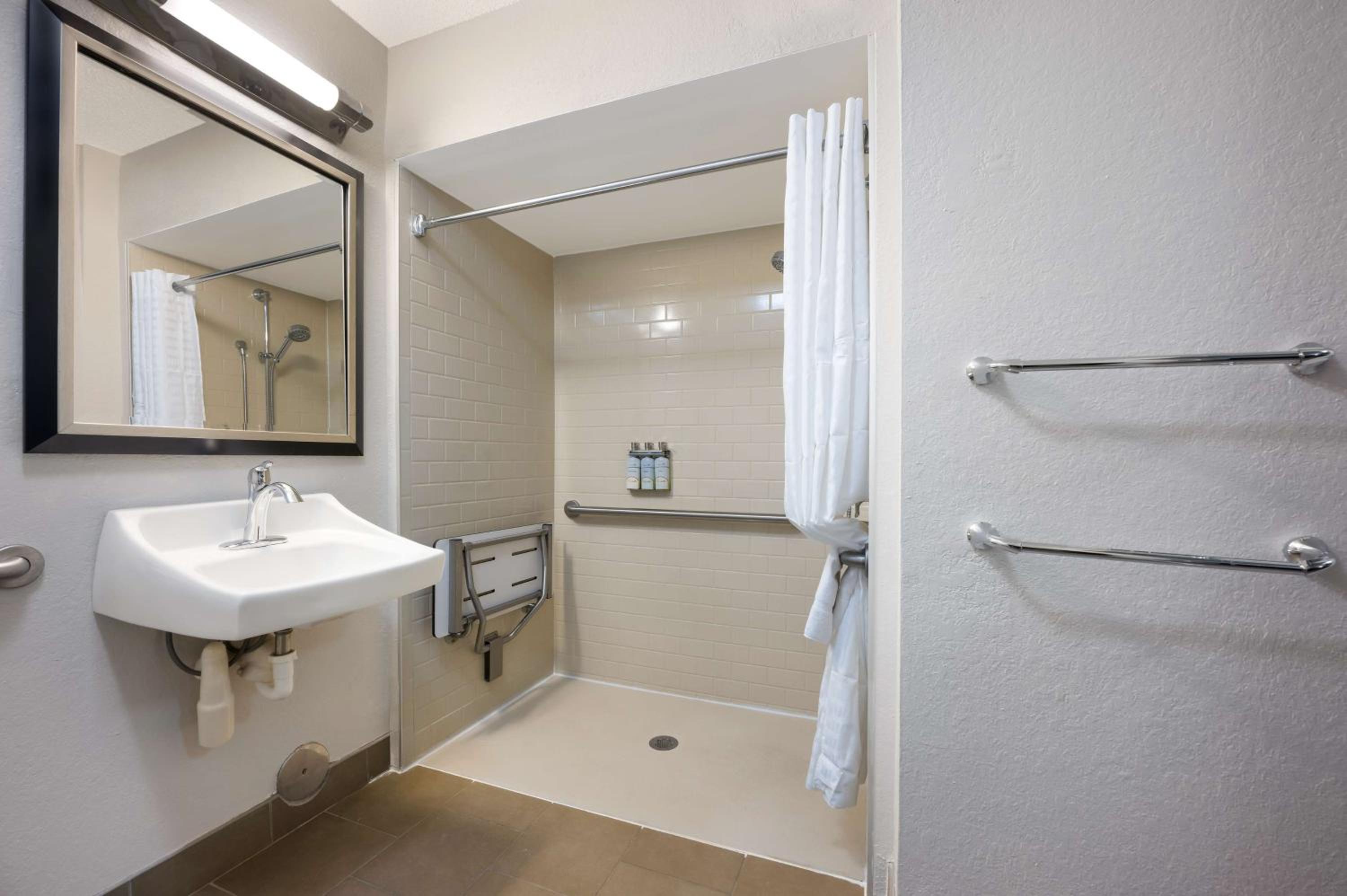 Mobility Accessible Studio Suite Queen Roll-In Shower - Photo 2