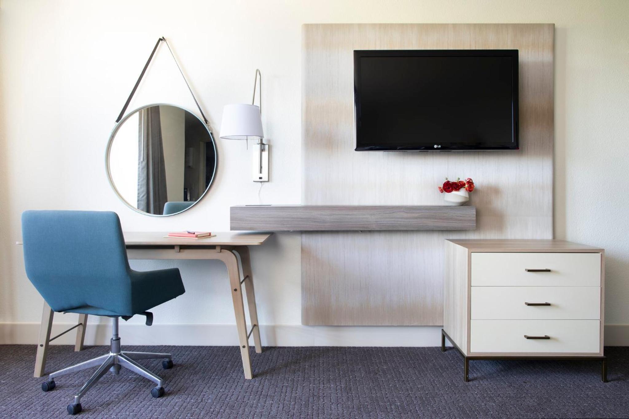 Premium Corner King Room photo 2