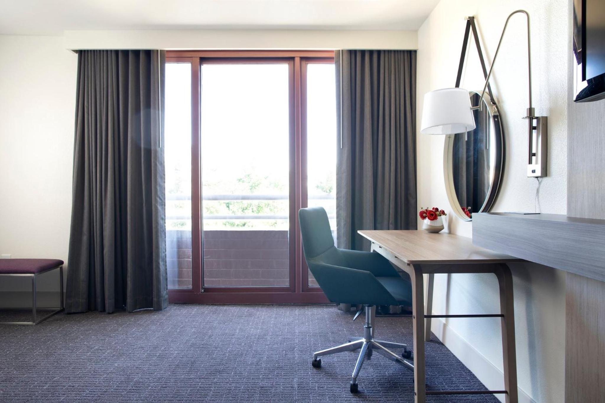 Premium Corner King Room photo 3