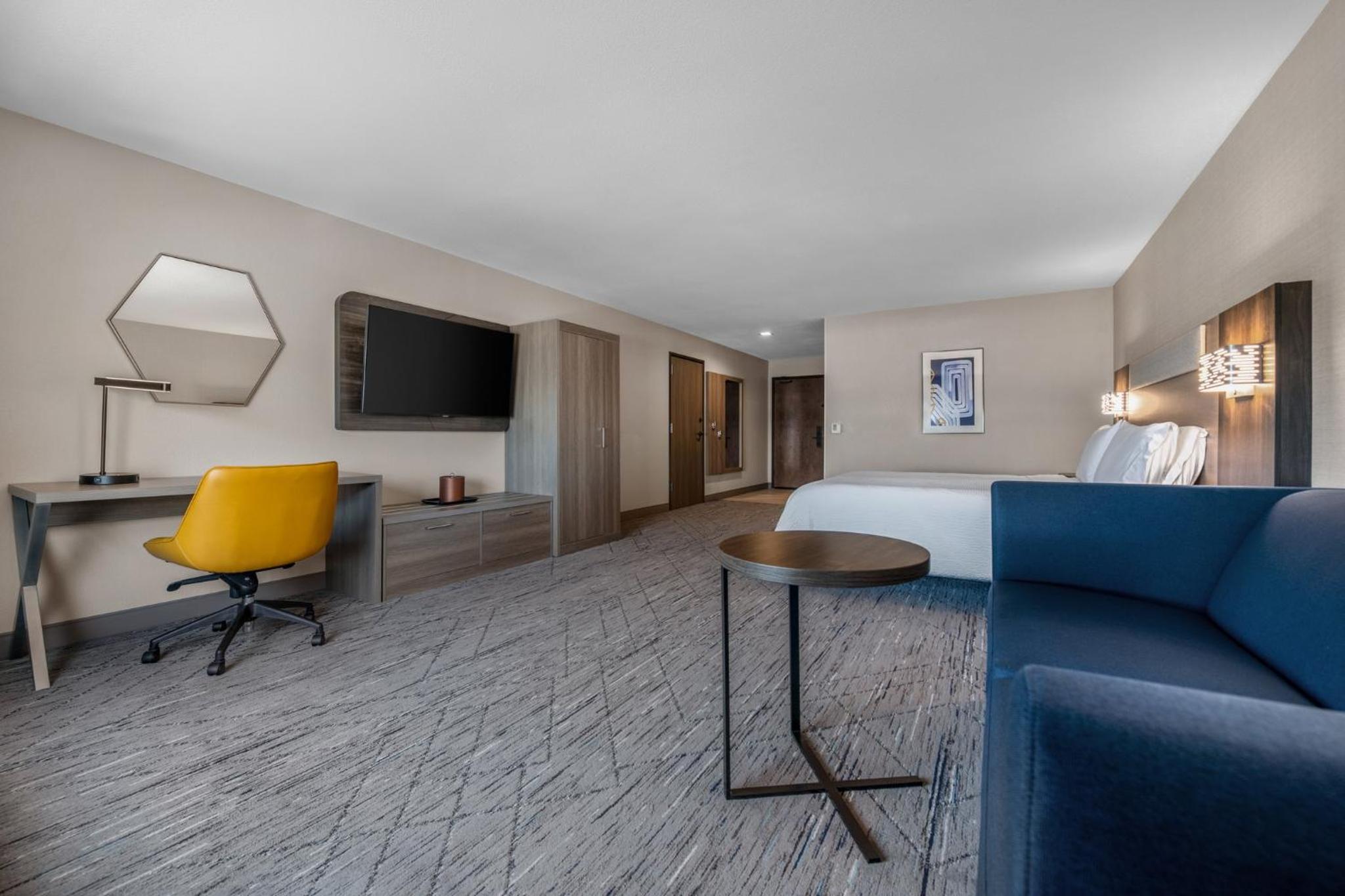 King Suite with Sofa Bed - Photo 5