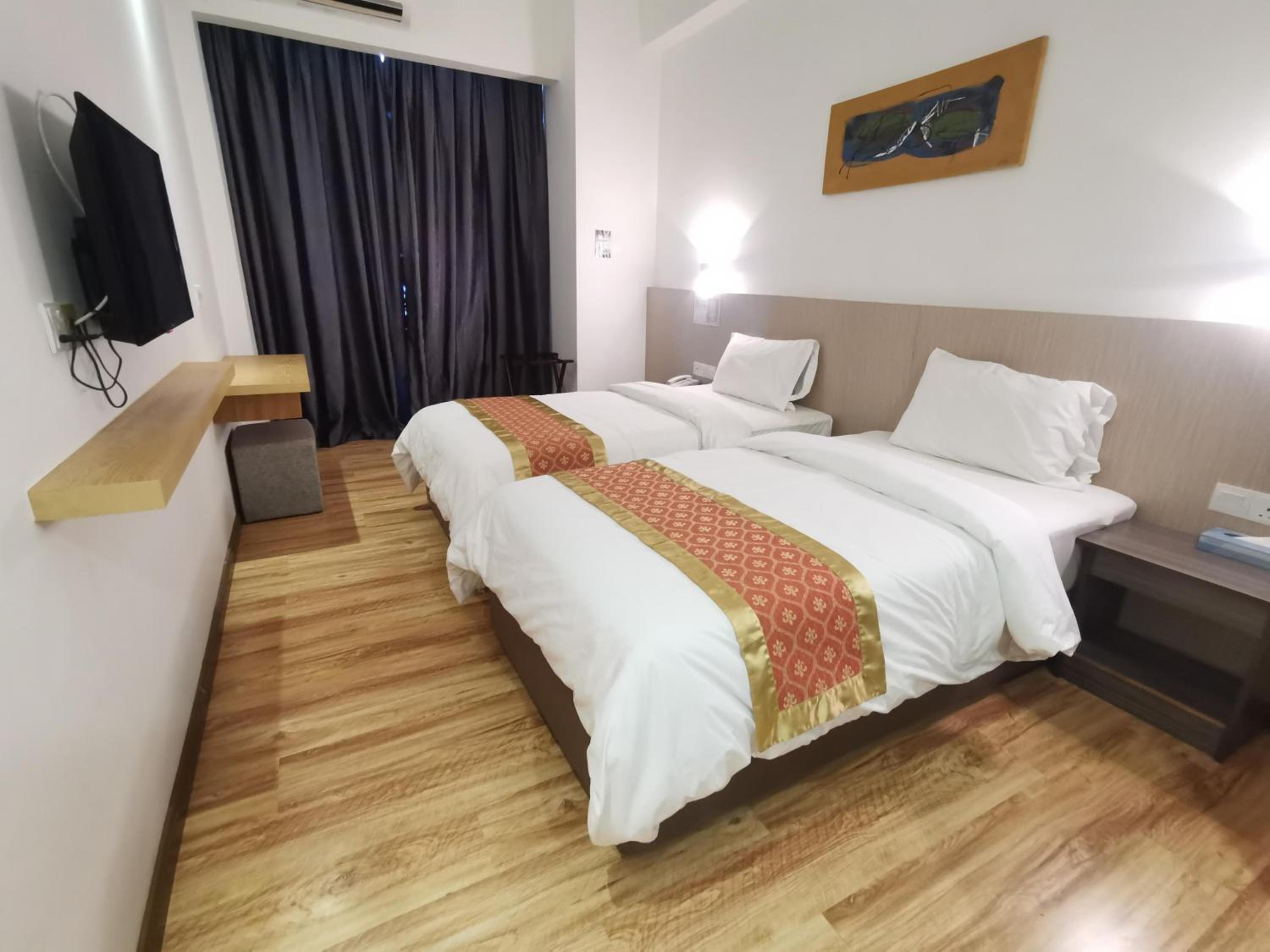Deluxe Double or Twin Room photo 2