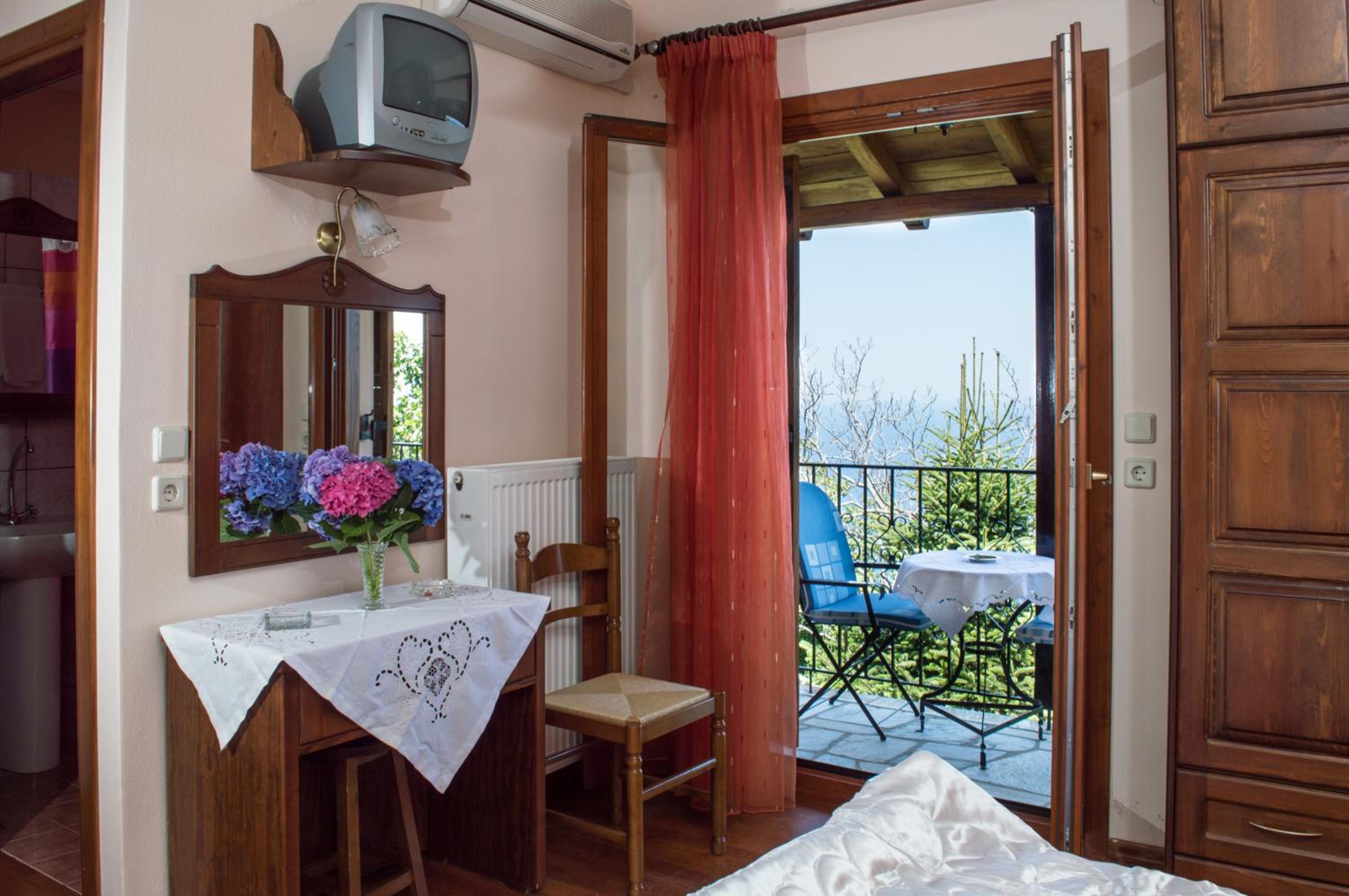 Double Room with Balcony - Photo 1
