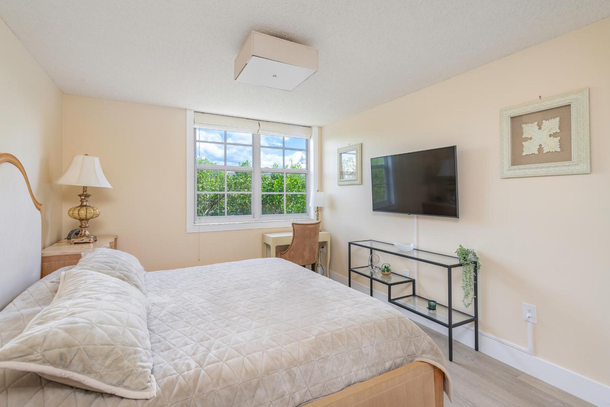 Three-Bedroom Apartment photo 1