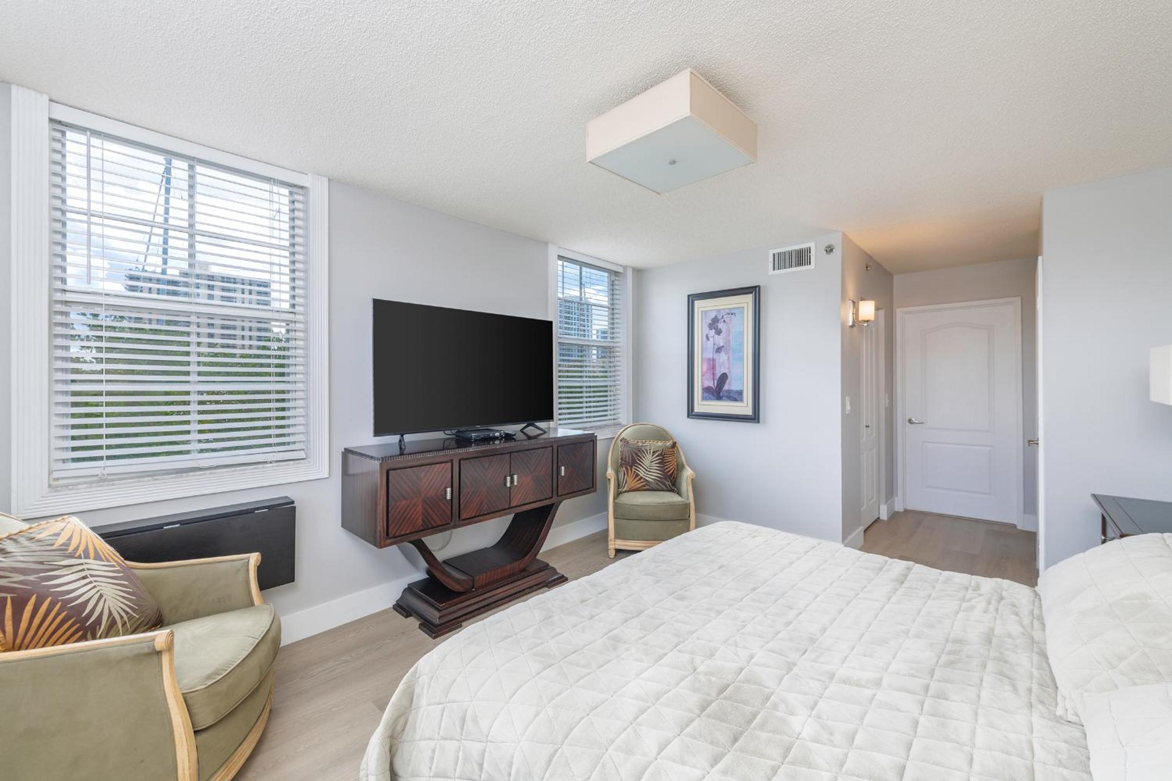 Three-Bedroom Apartment photo 2