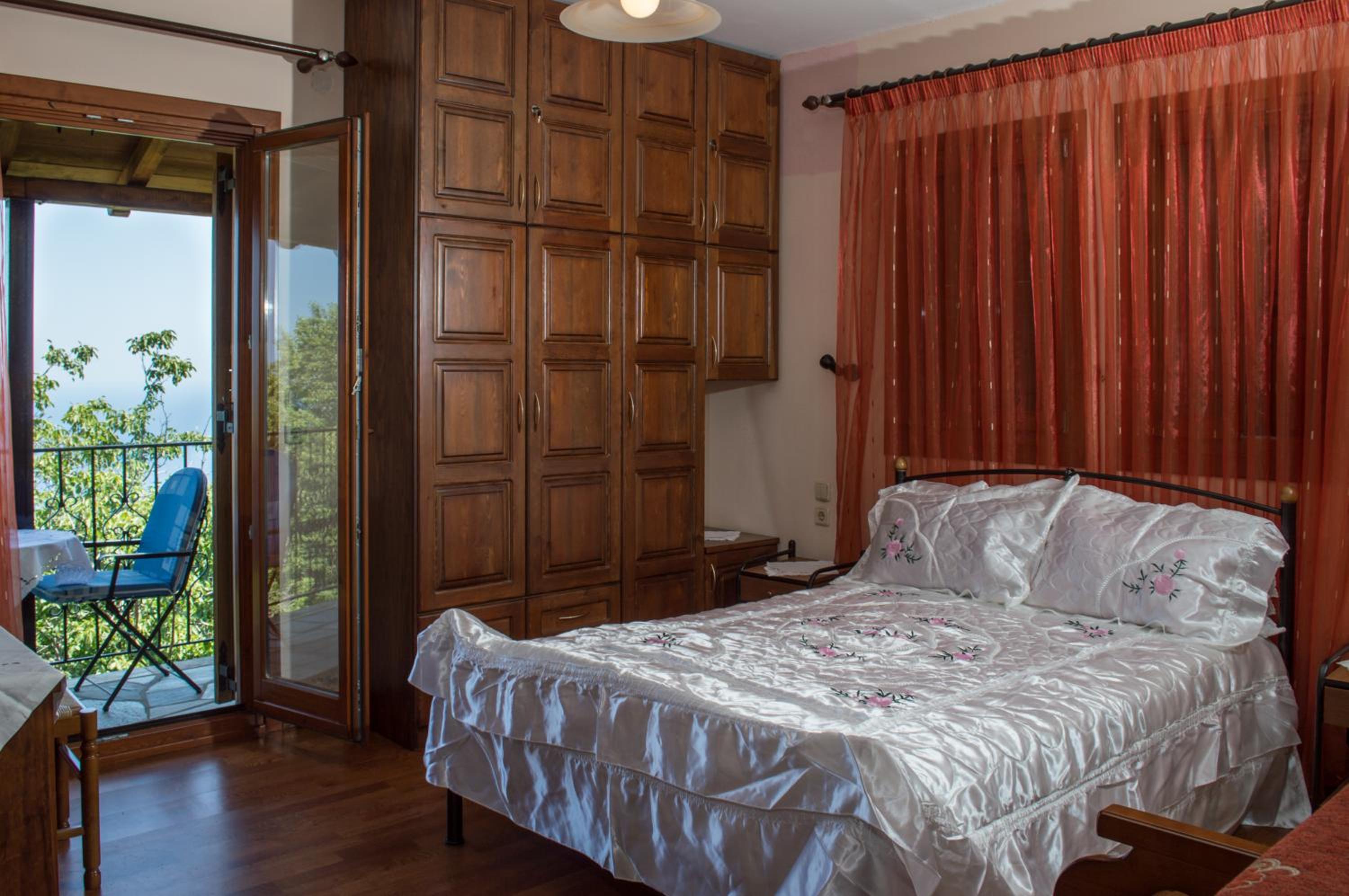 Double Room with Balcony - Photo 7