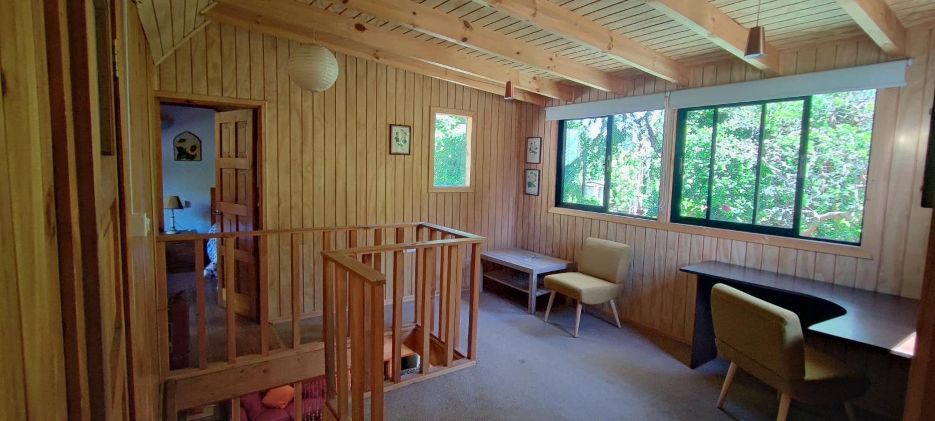 Five-Bedroom House photo 1