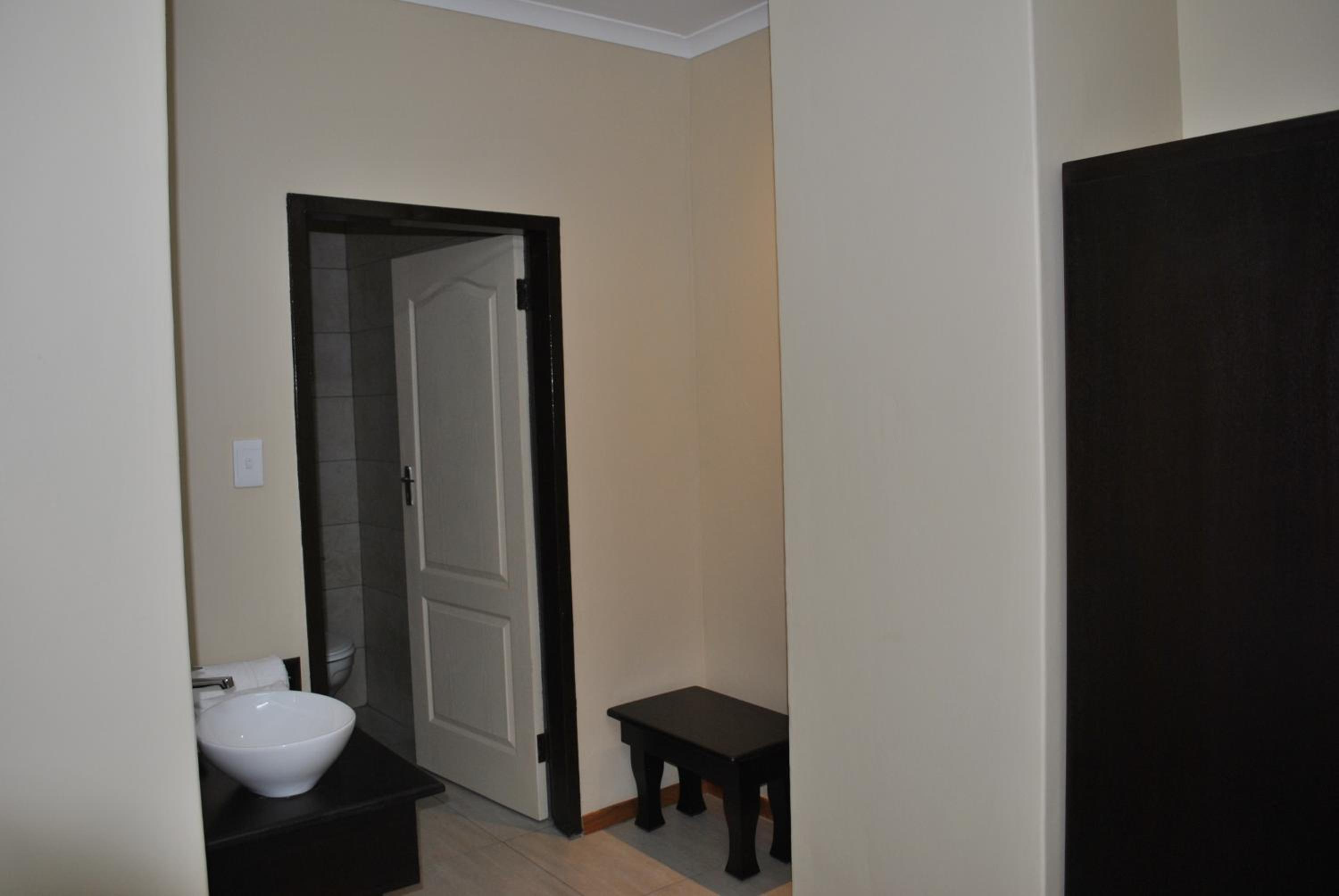 Twin Room - Photo 3