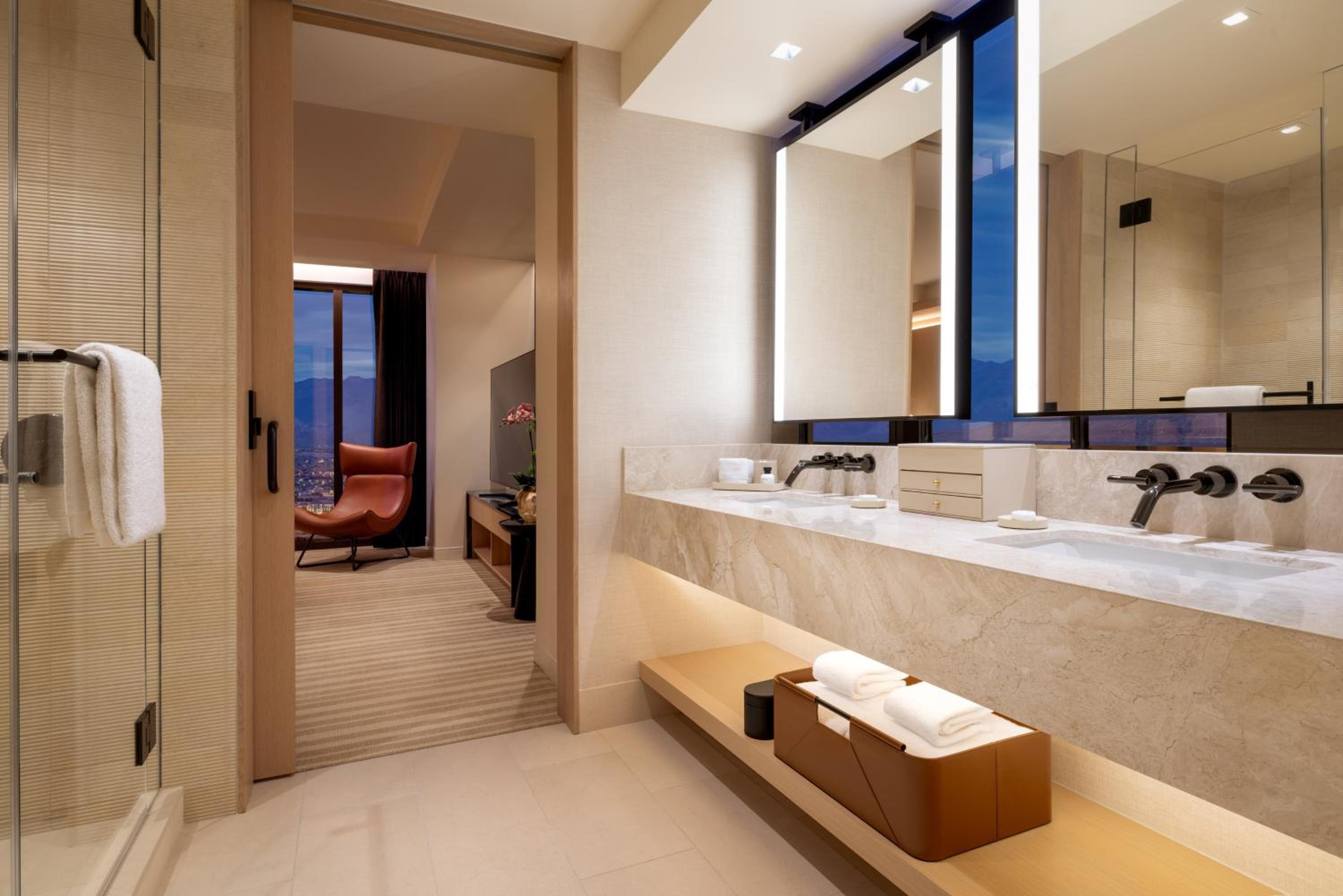 Salon King Suite - Photo 8