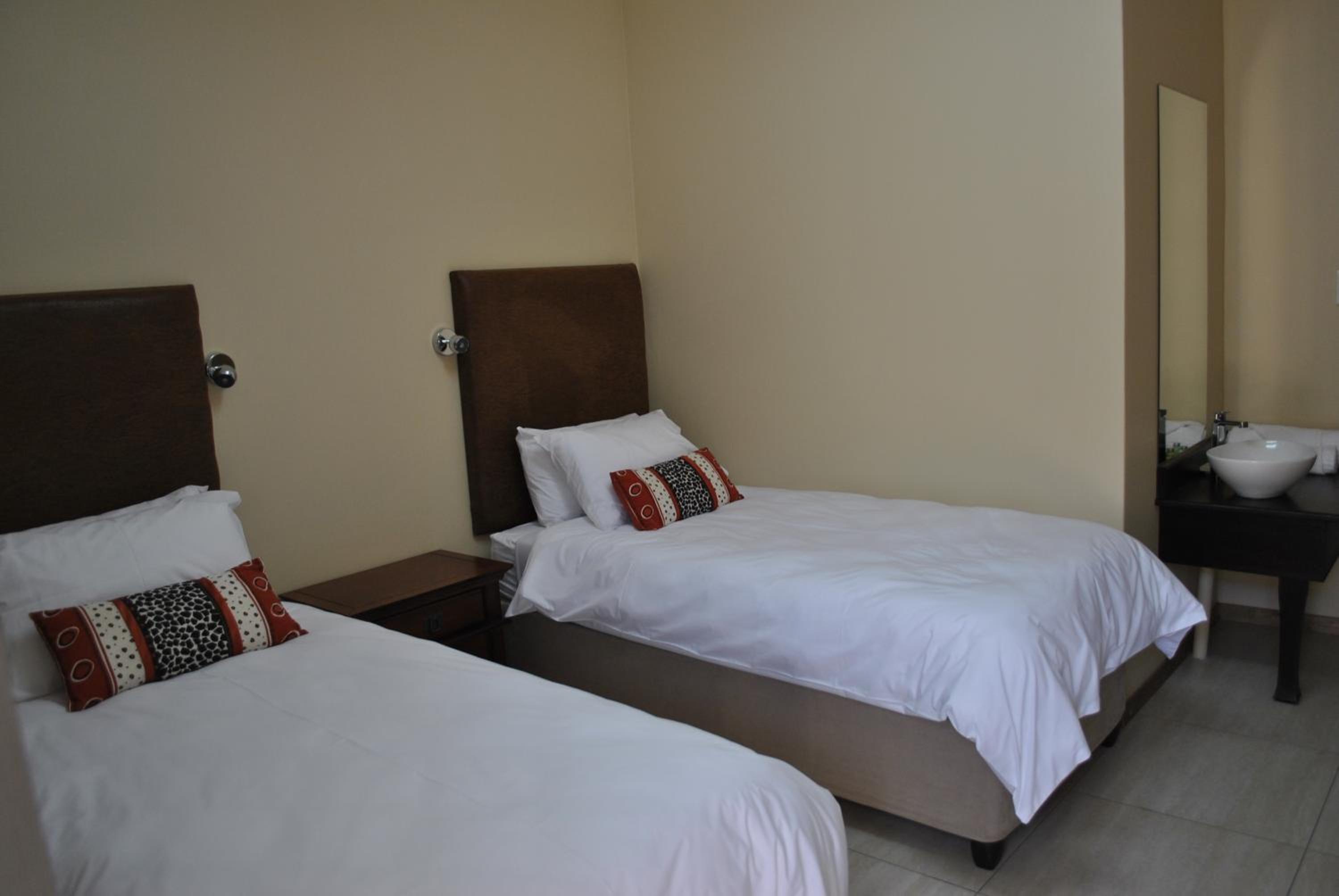 Twin Room - Photo 5