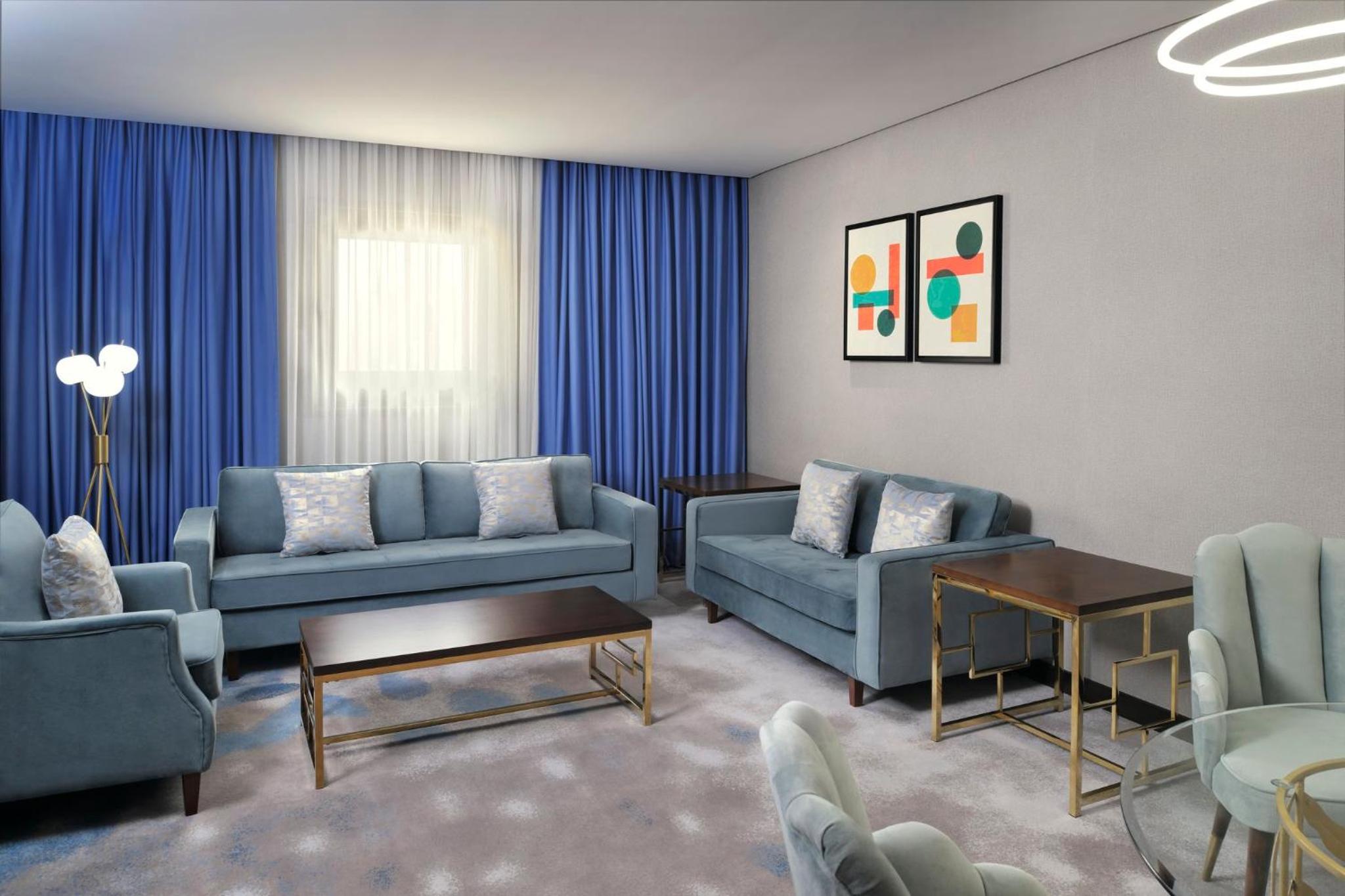 One-Bedroom Suite - Photo 2