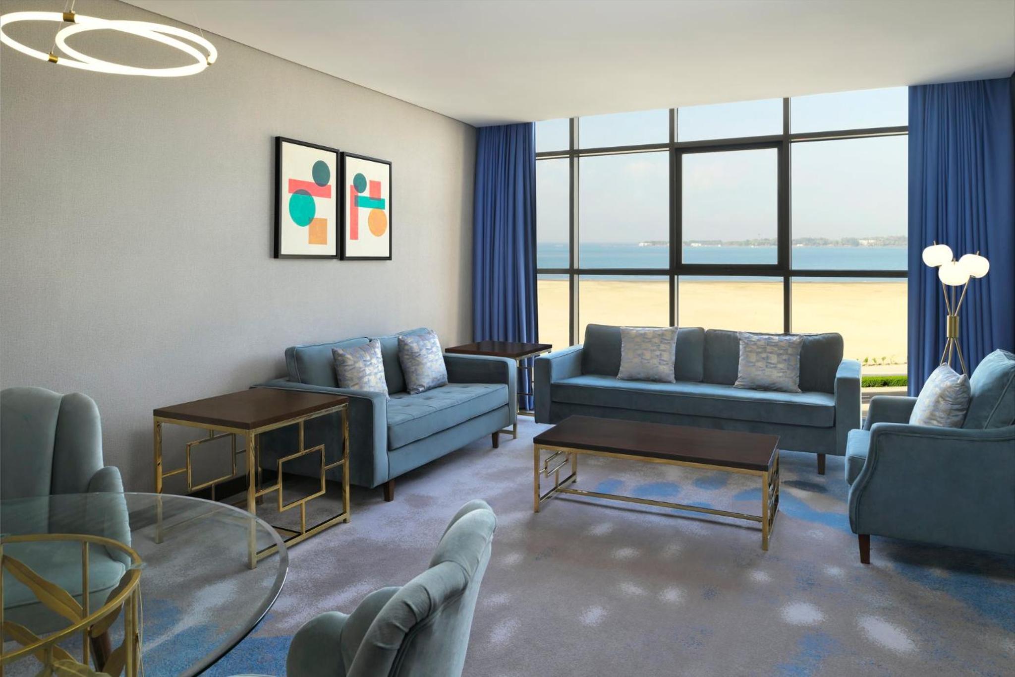 One-Bedroom Suite with Sea View - Photo 2