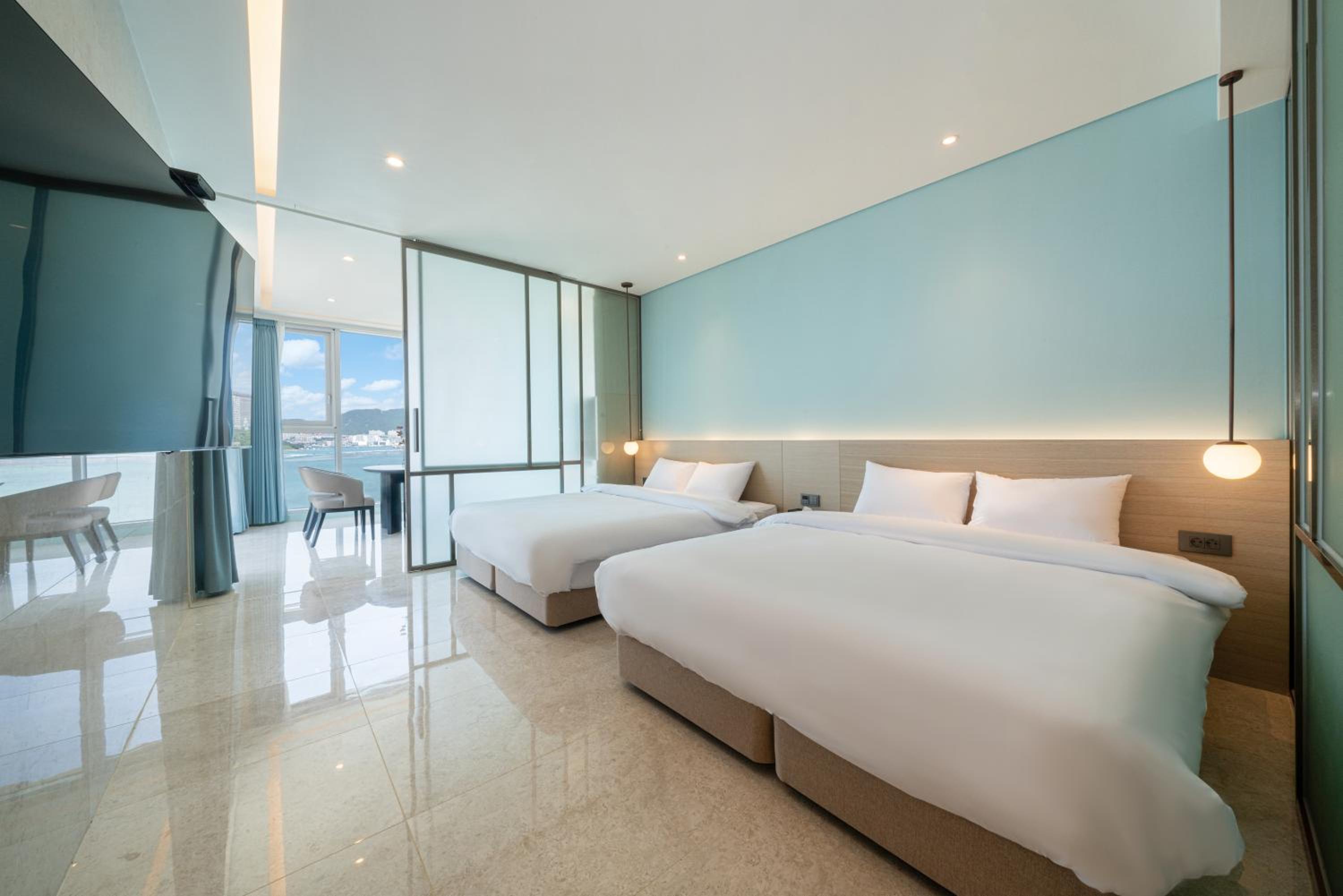 Premier Suite - Photo 3