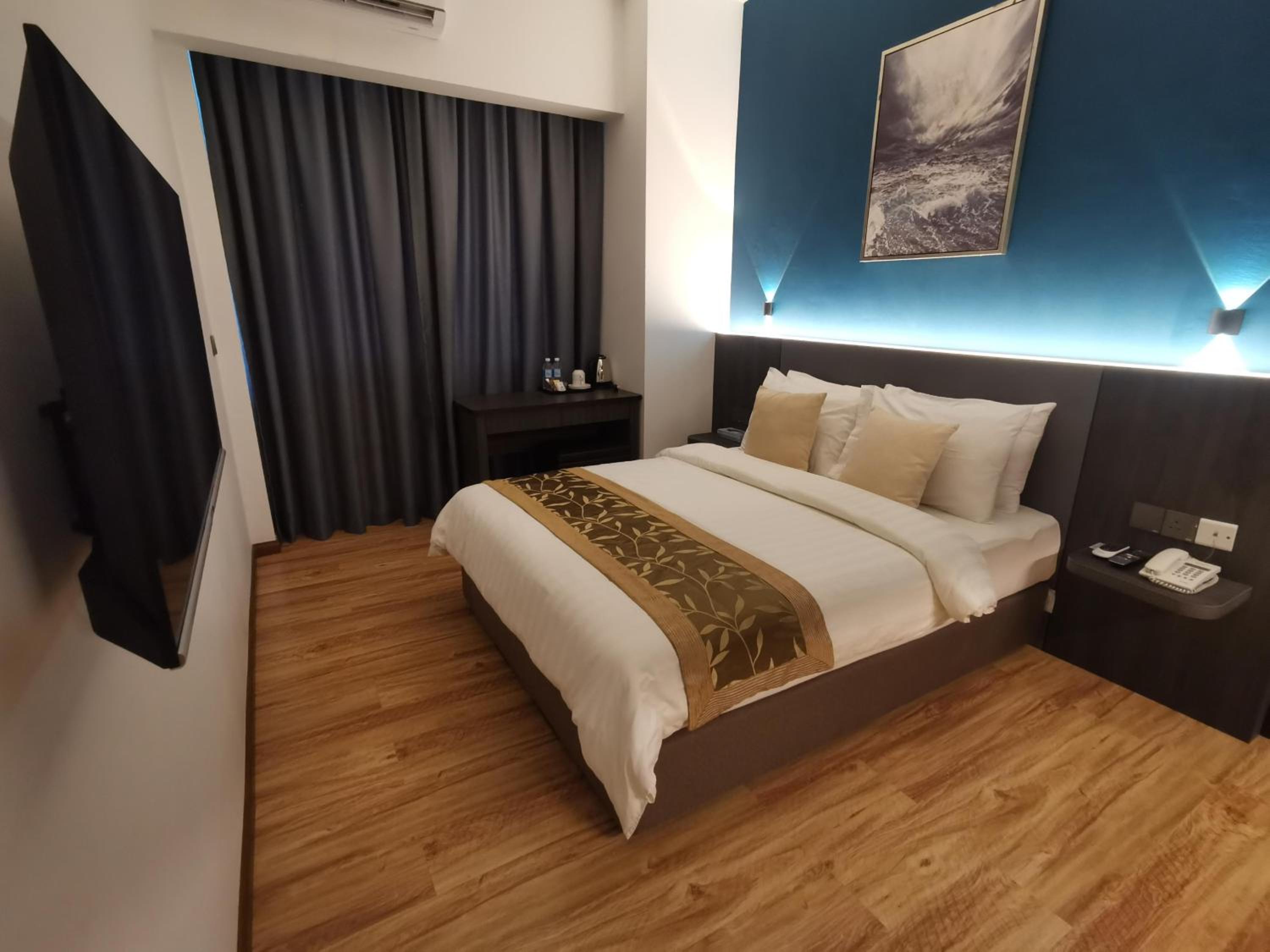 Queen Room photo 1