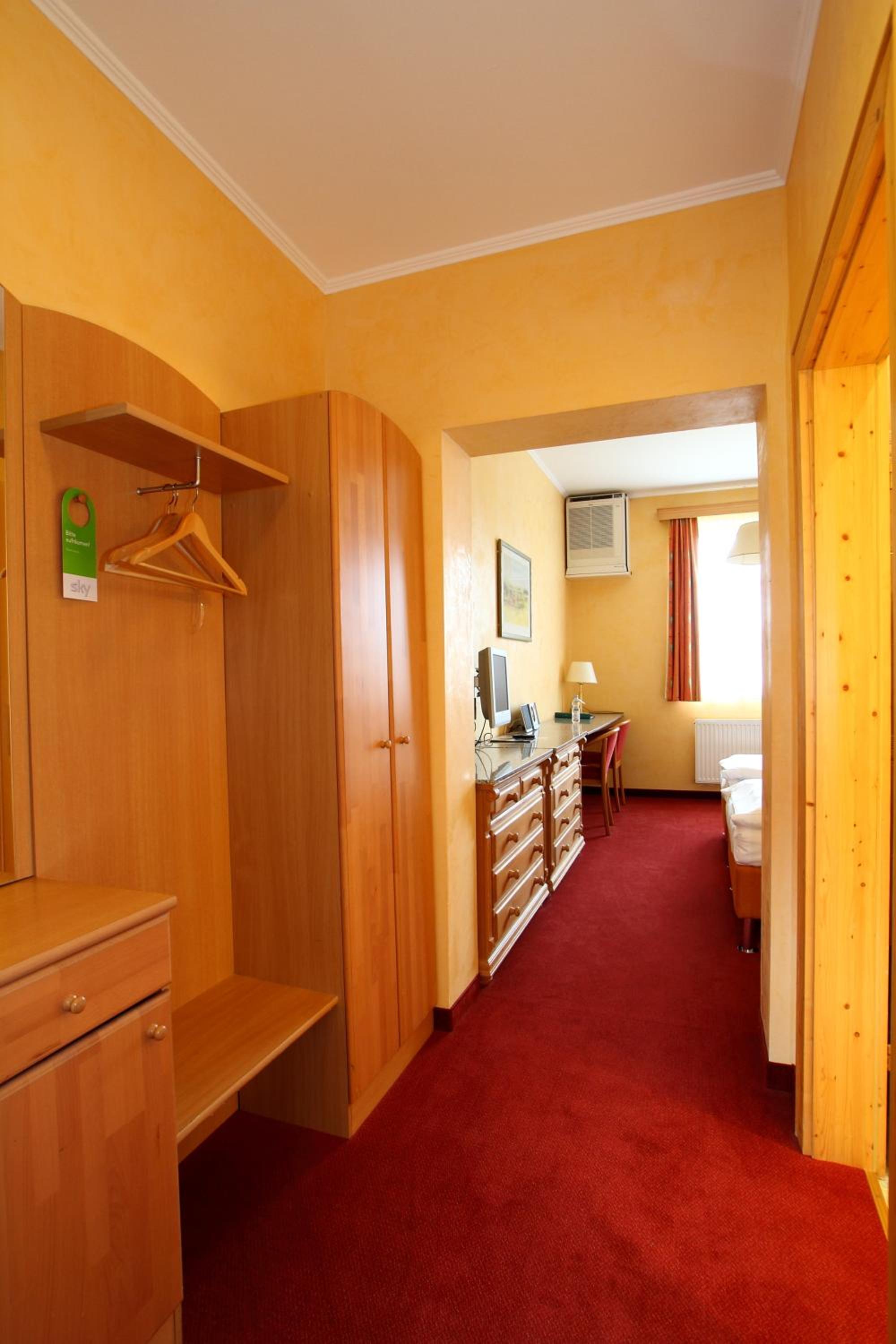 Double or Twin Room - Photo 2