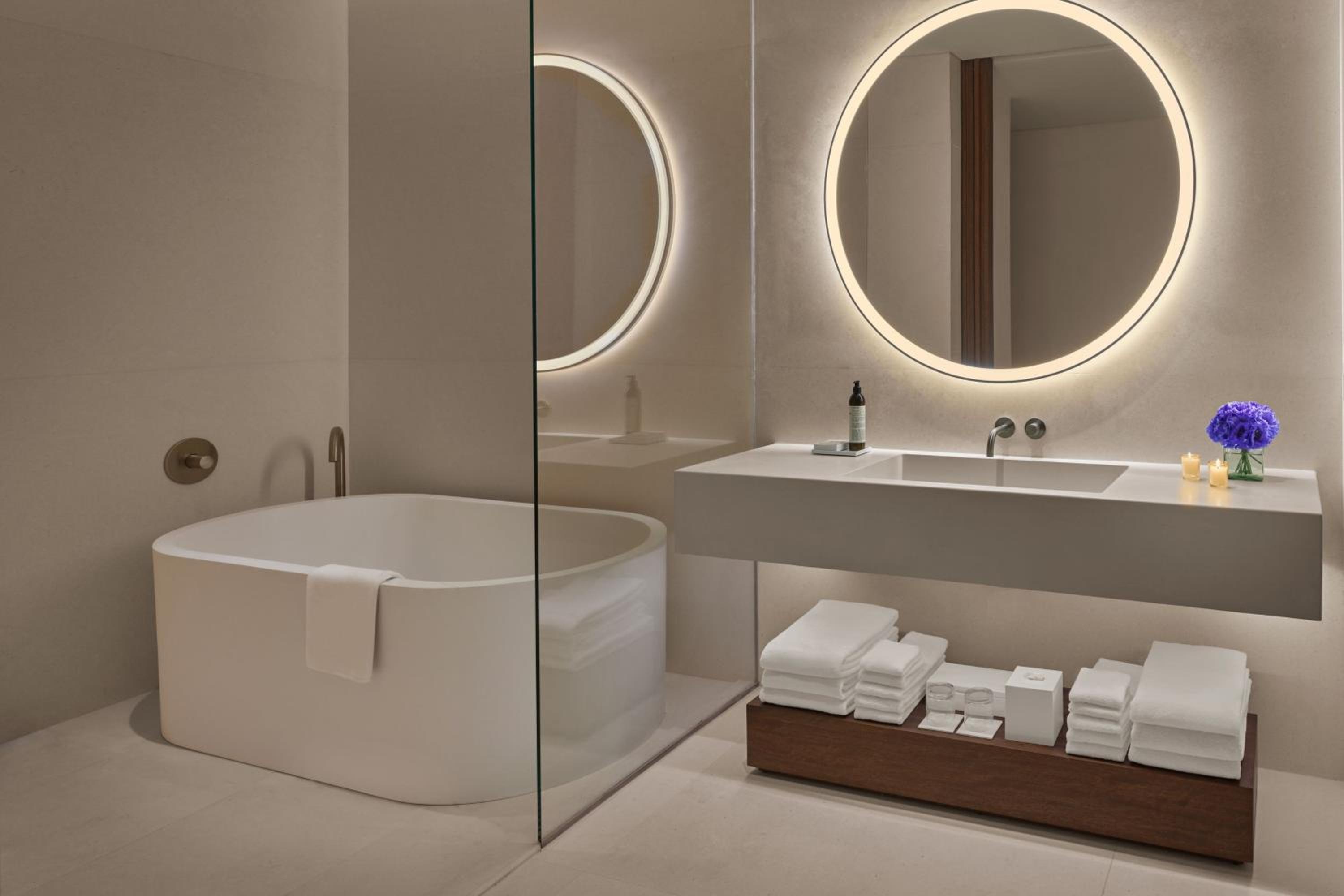 Deluxe King Room with Terrace - Photo 2