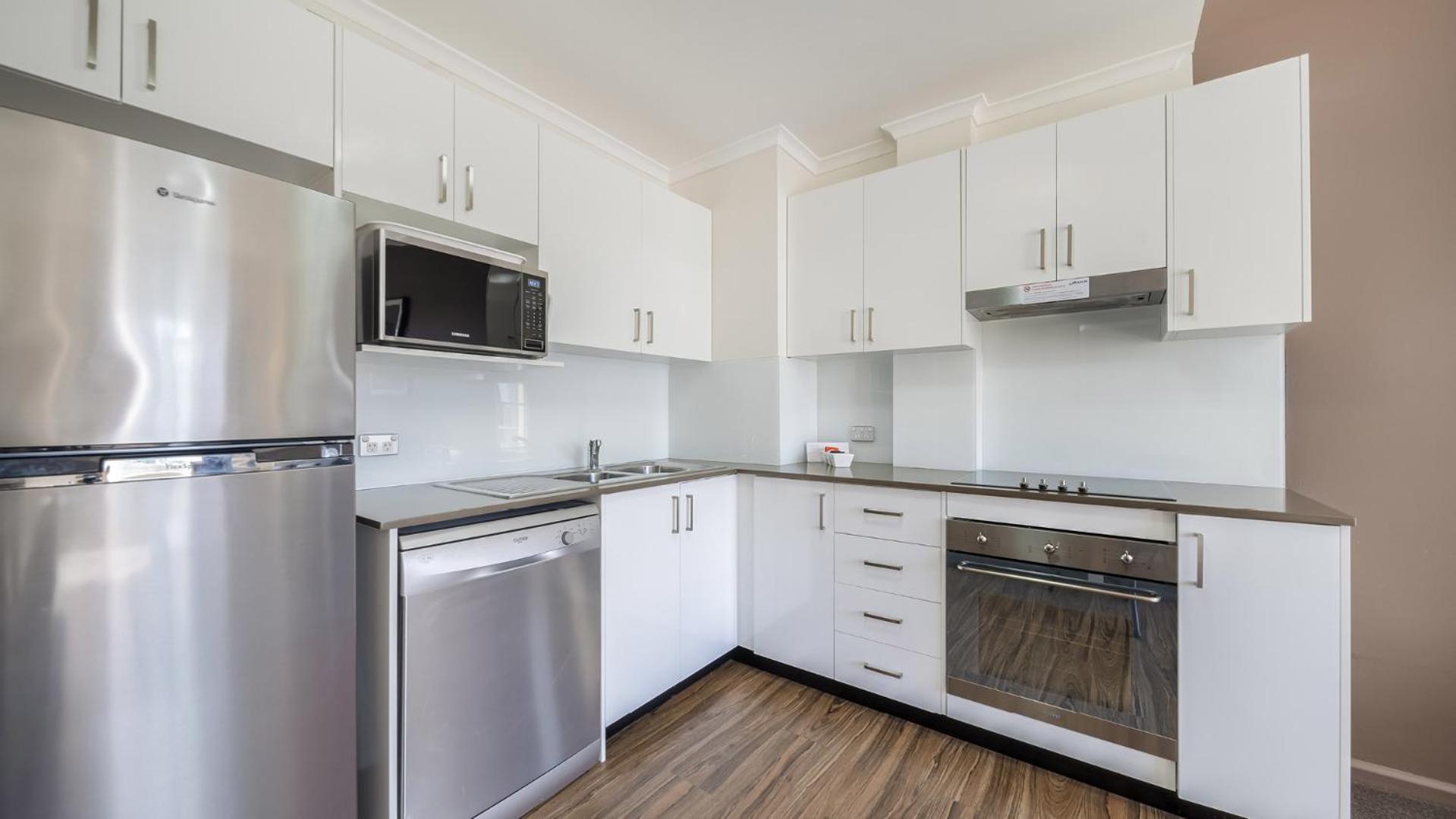 One-Bedroom Apartment with City View - No Housekeeping, photo 6