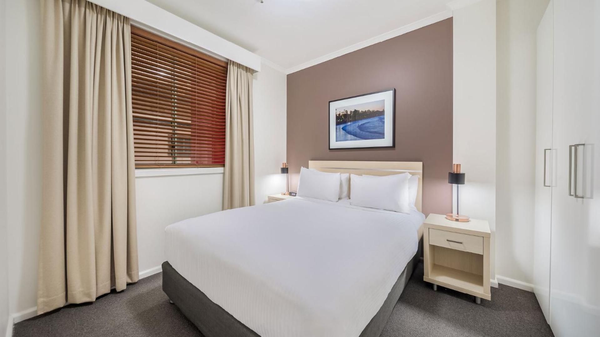 One-Bedroom Apartment with City View photo 2