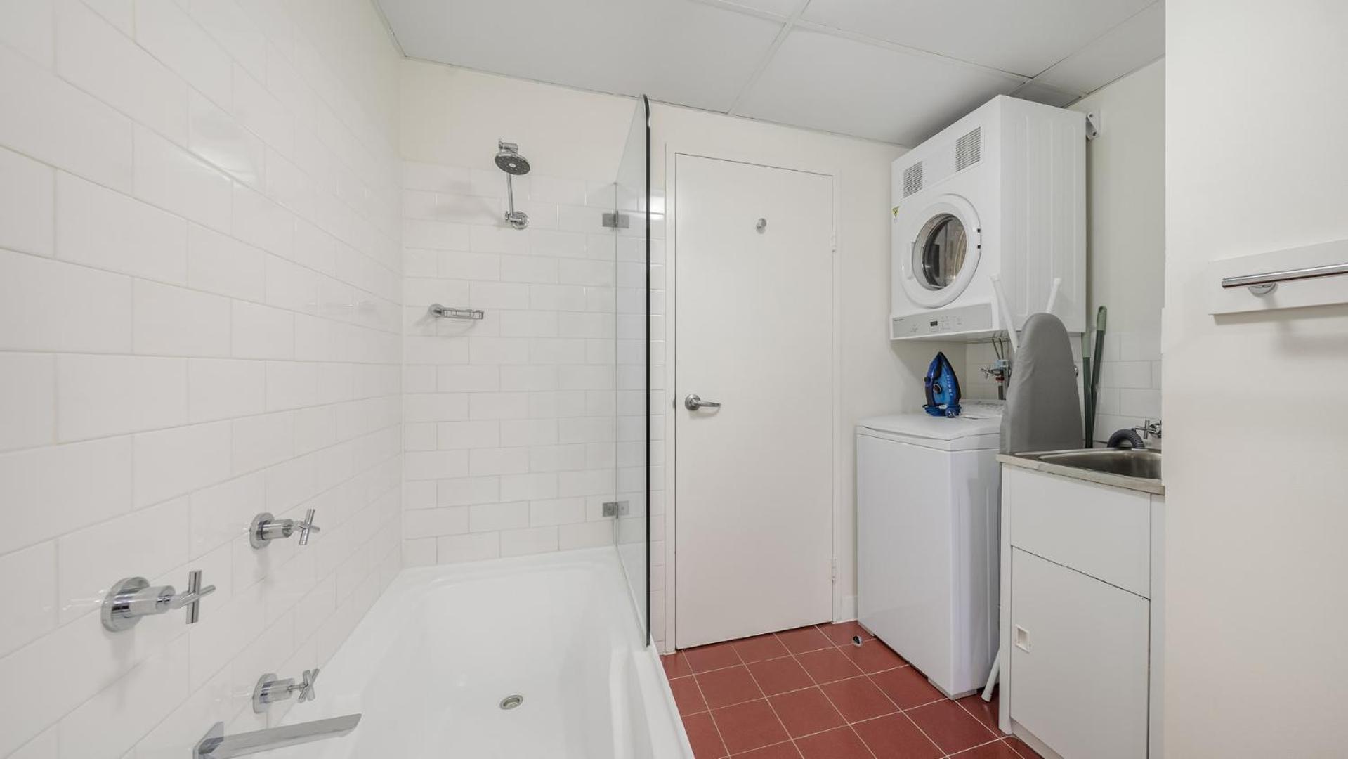 One-Bedroom Apartment with City View - No Housekeeping photo 3