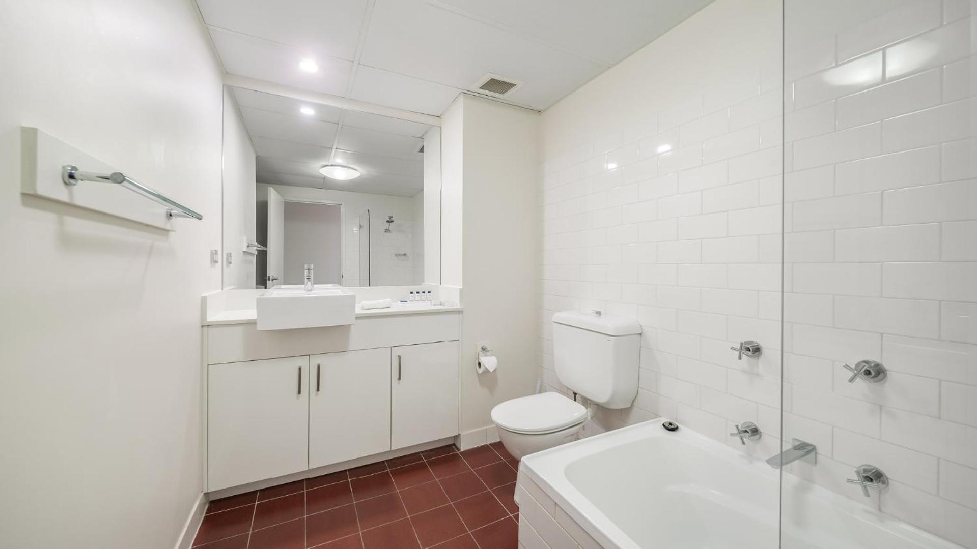 One-Bedroom Apartment with City View - No Housekeeping photo 3