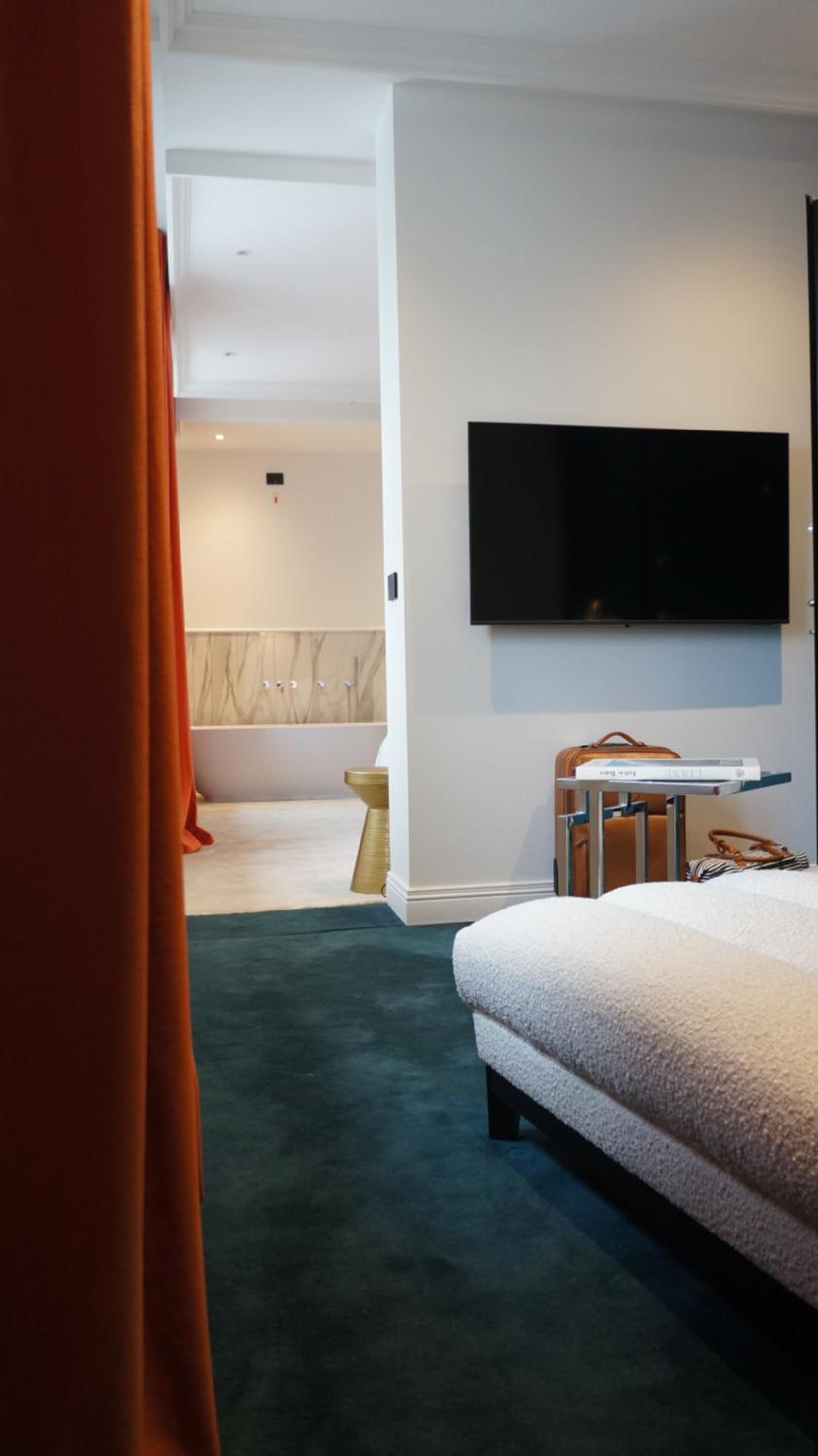 Deluxe King Suite - Photo 6