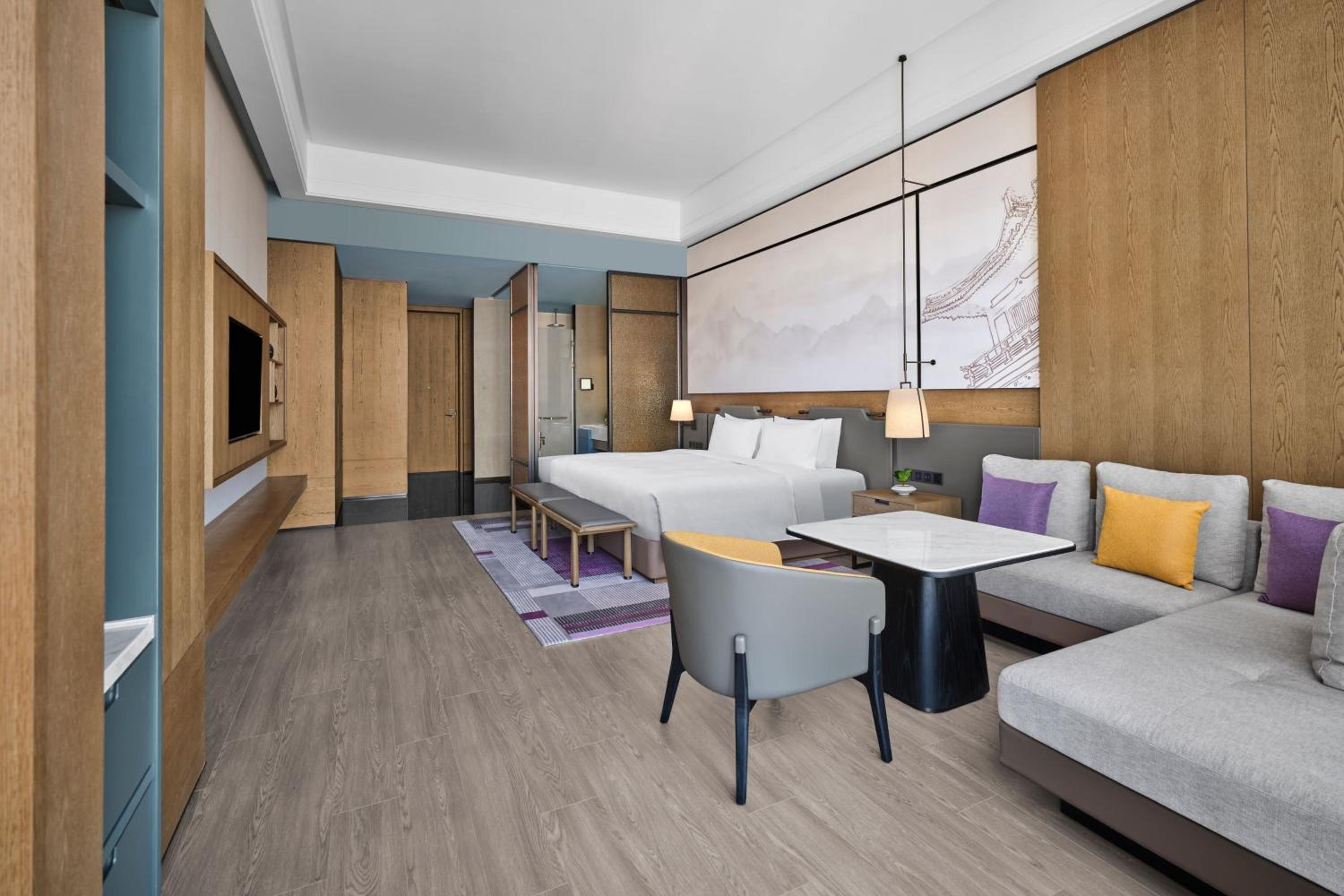Premier Super King Room with City View