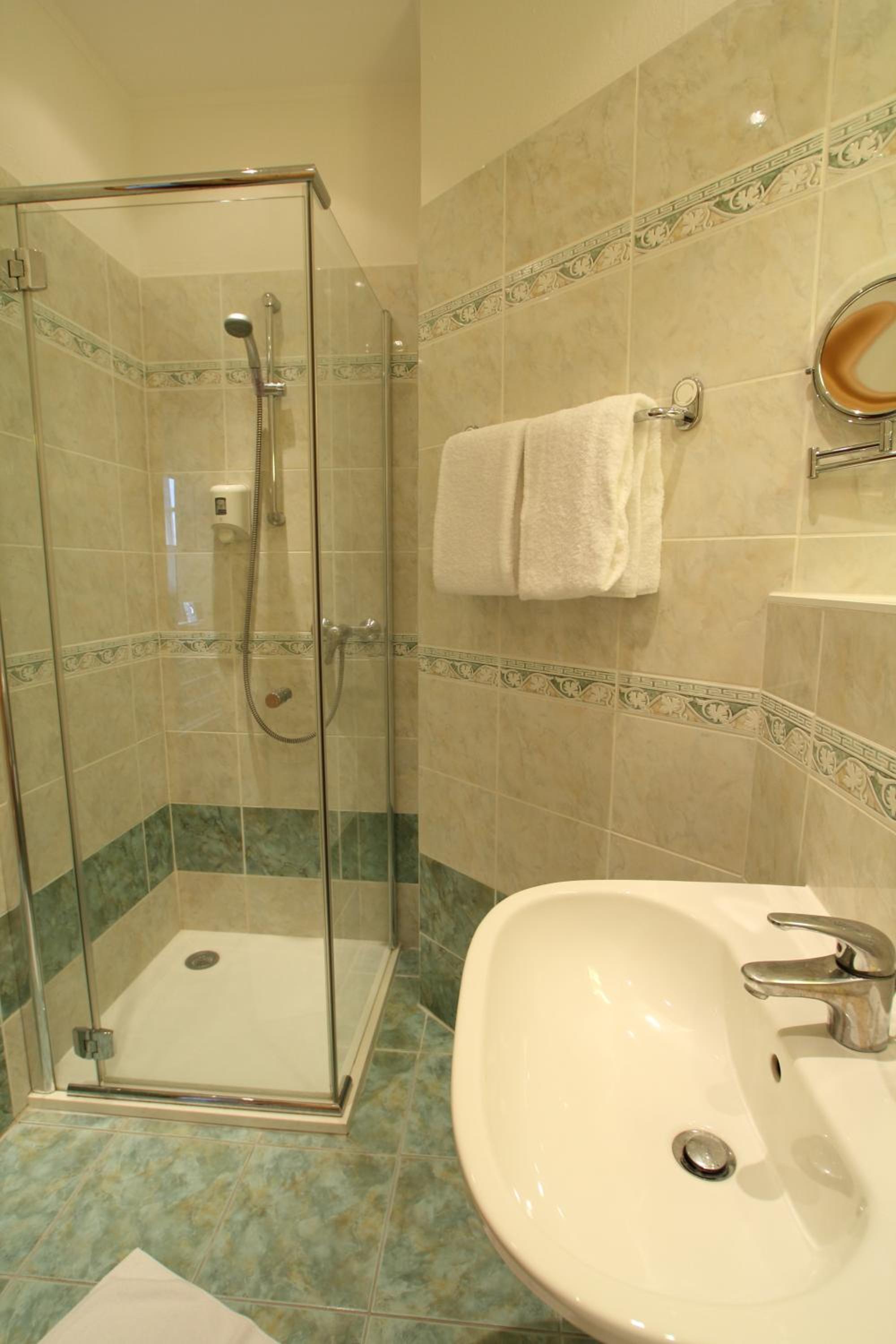 Double or Twin Room - Photo 3