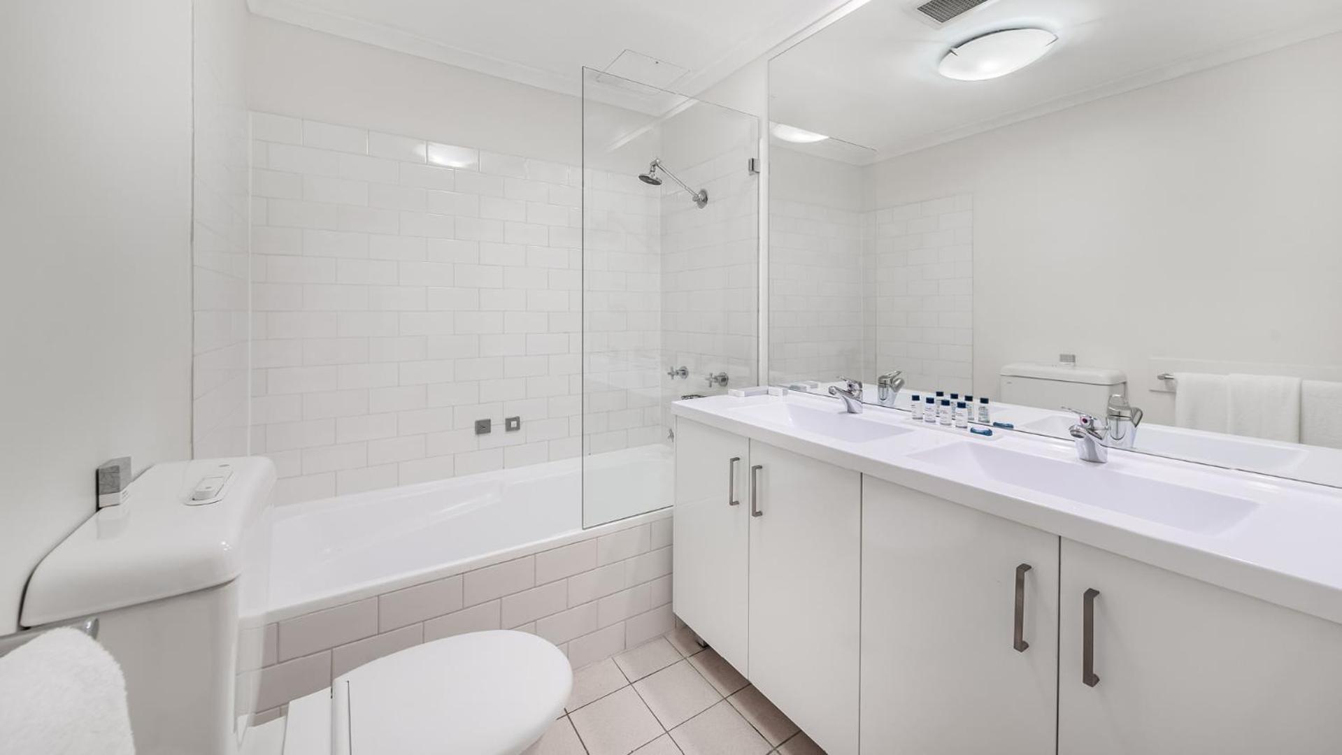 Two-Bedroom City View Apartment - No Housekeeping photo 3