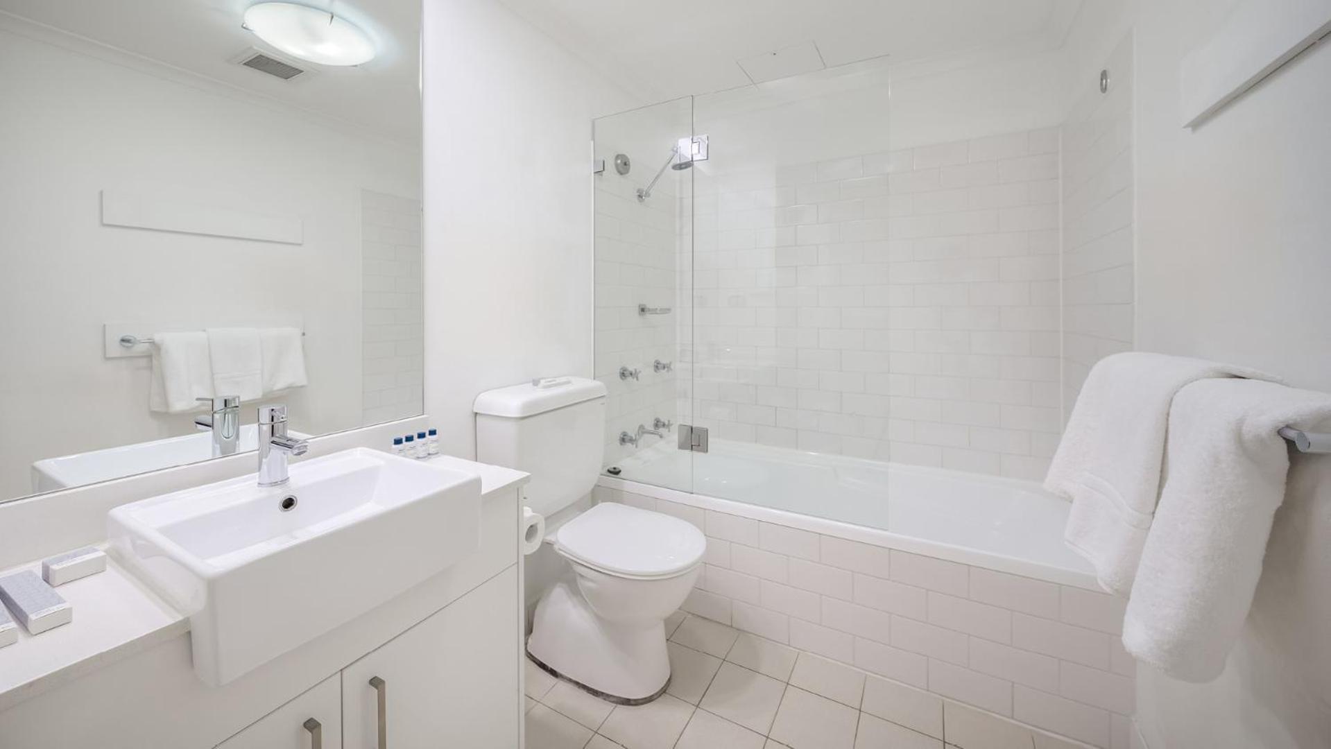 Two-Bedroom Executive City View Apartment photo 3