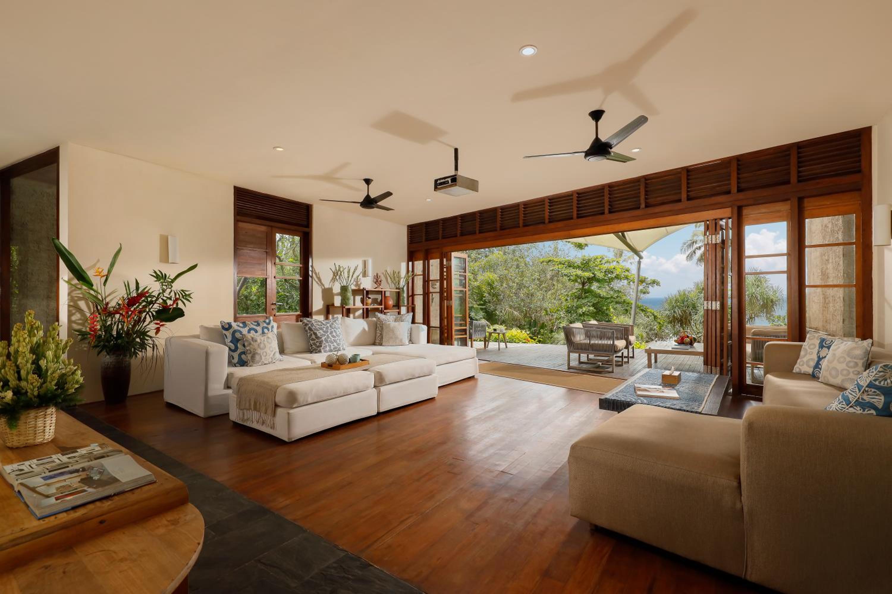 Villa photo 2