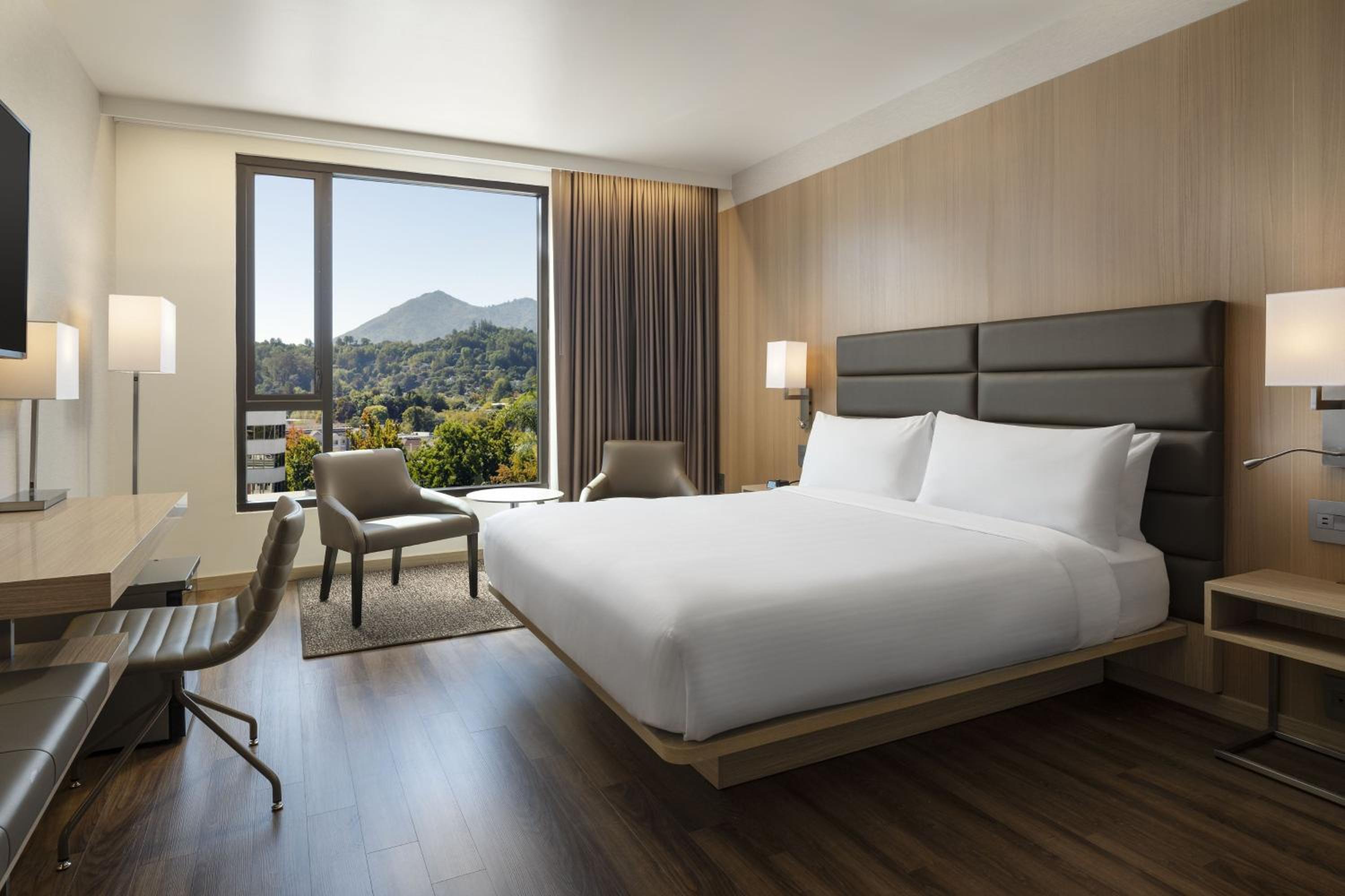 Standard King Room - Photo 1