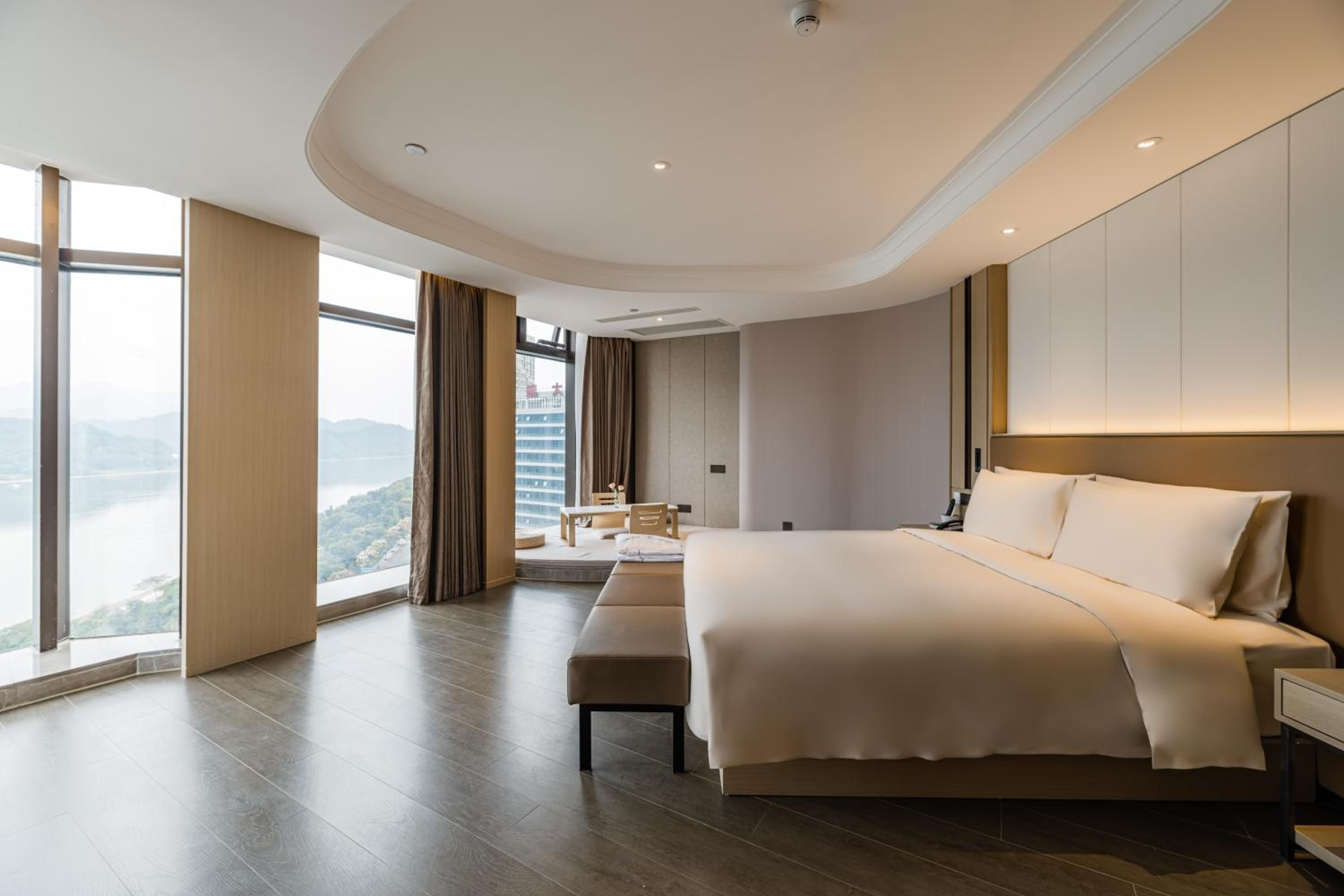 Deluxe Suite with River View photo 3