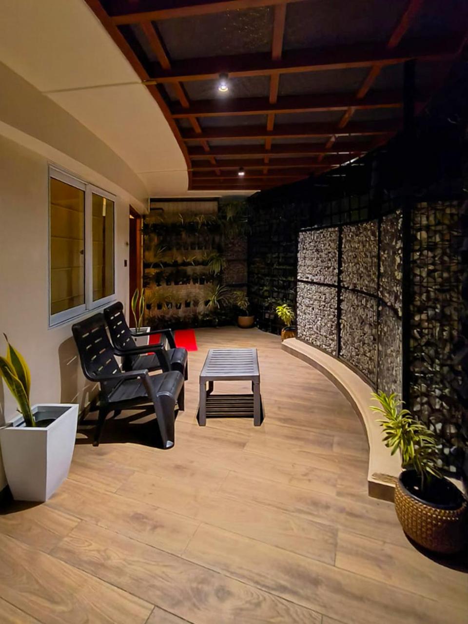Suite with Hot Tub - Photo 5