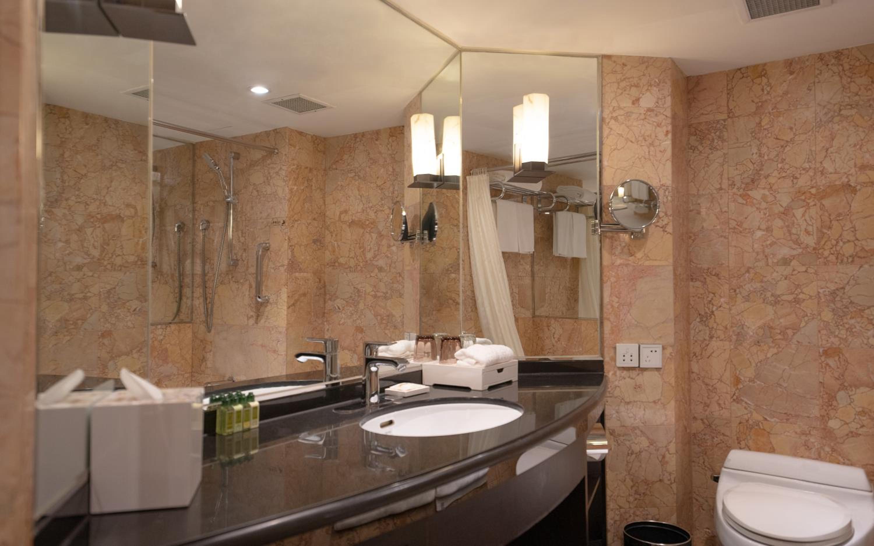 28299022 Jinling Tower Graceful Executive Room (Twin) photo 3
