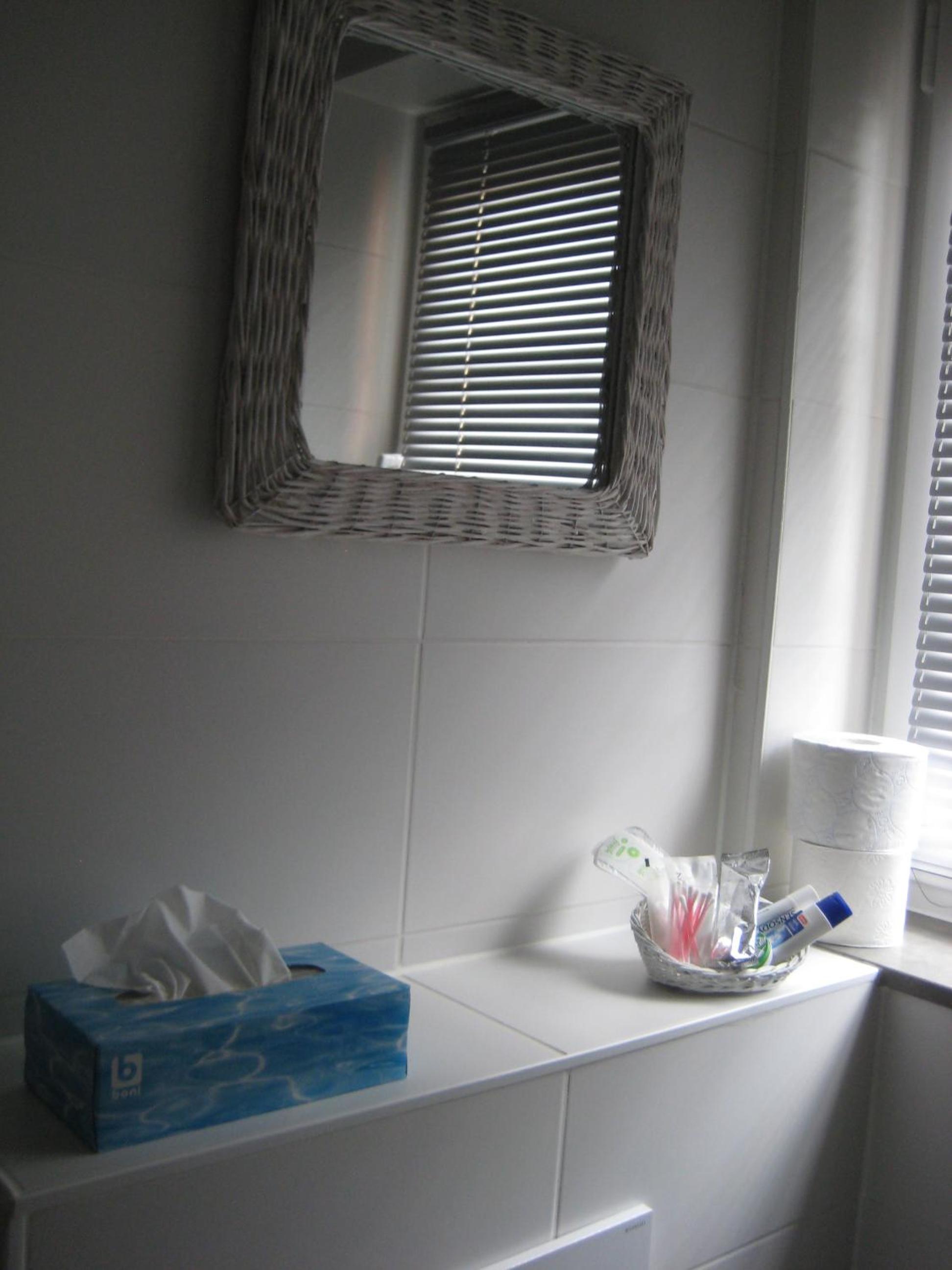 Standard Twin Room - Photo 8