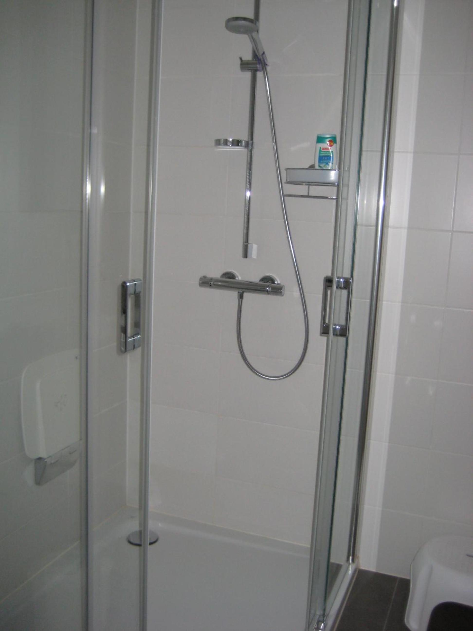 Standard Twin Room - Photo 7