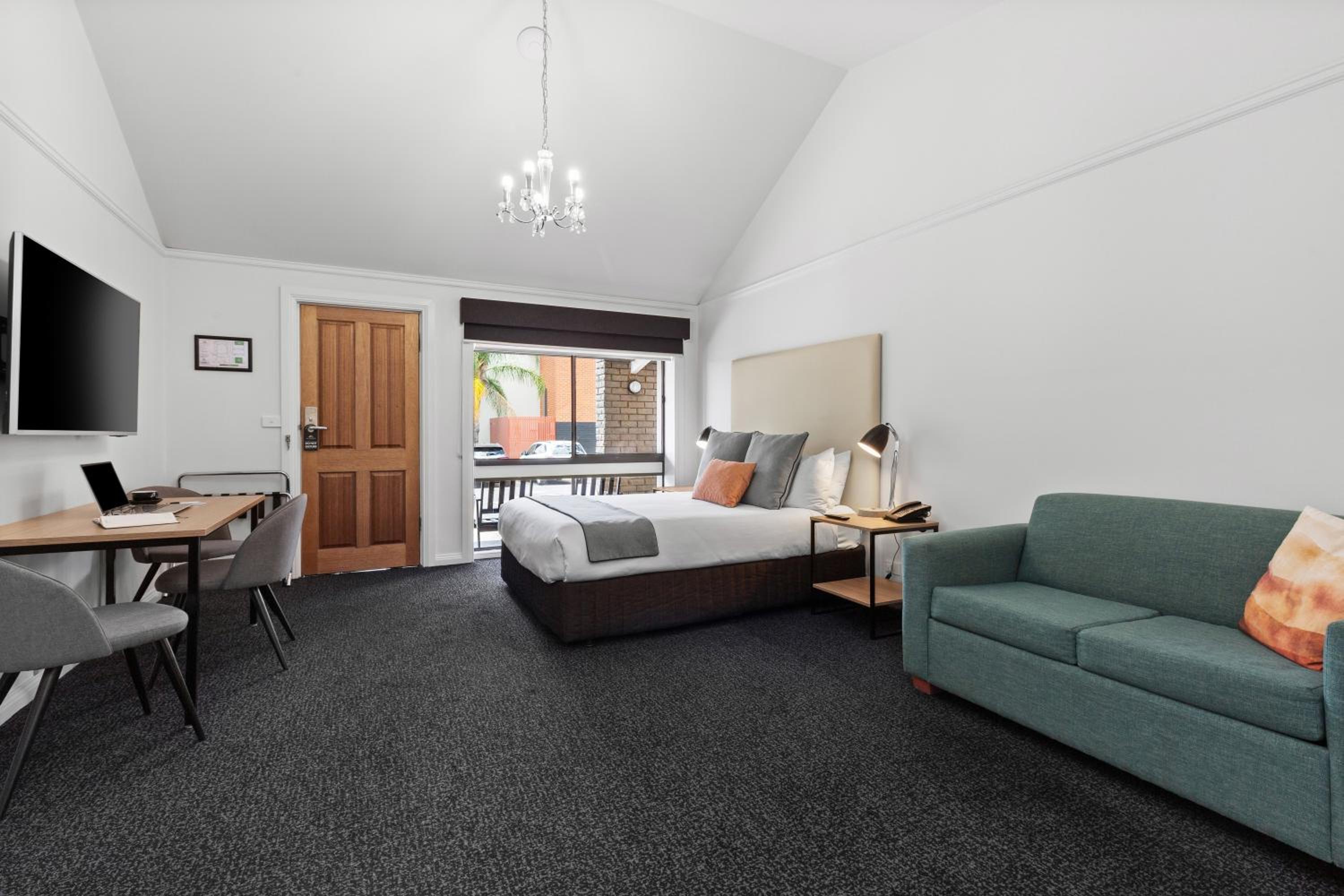 Deluxe Triple Room photo 3