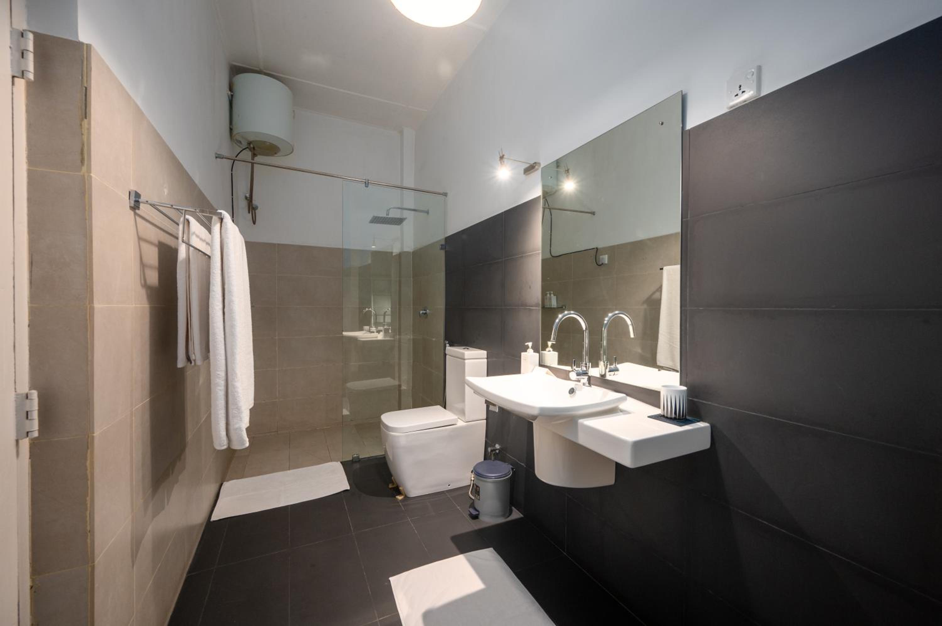 Bungalow Room with a Free Beverage - Photo 9
