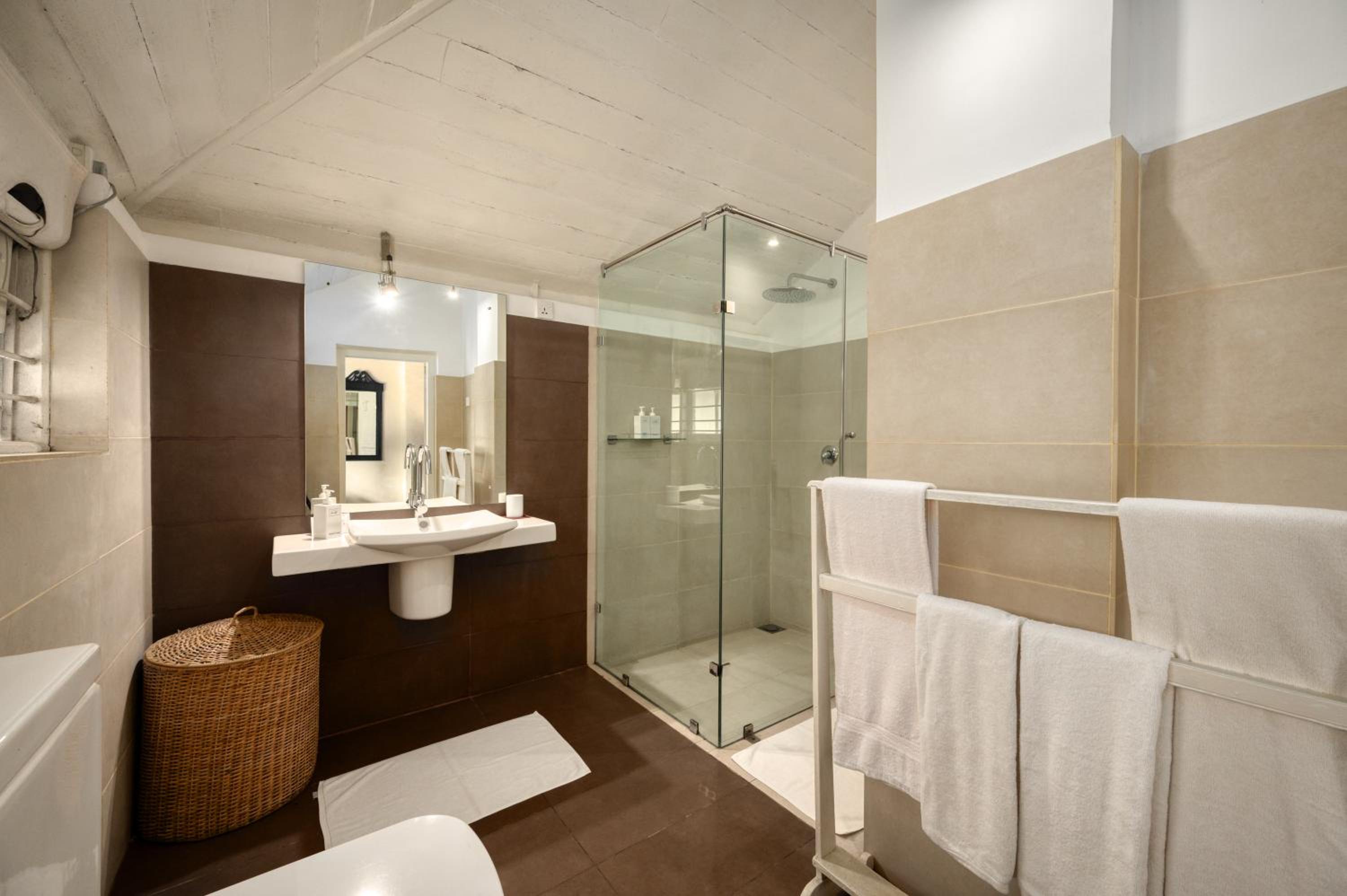 Bungalow Room with a Free Beverage - Photo 7