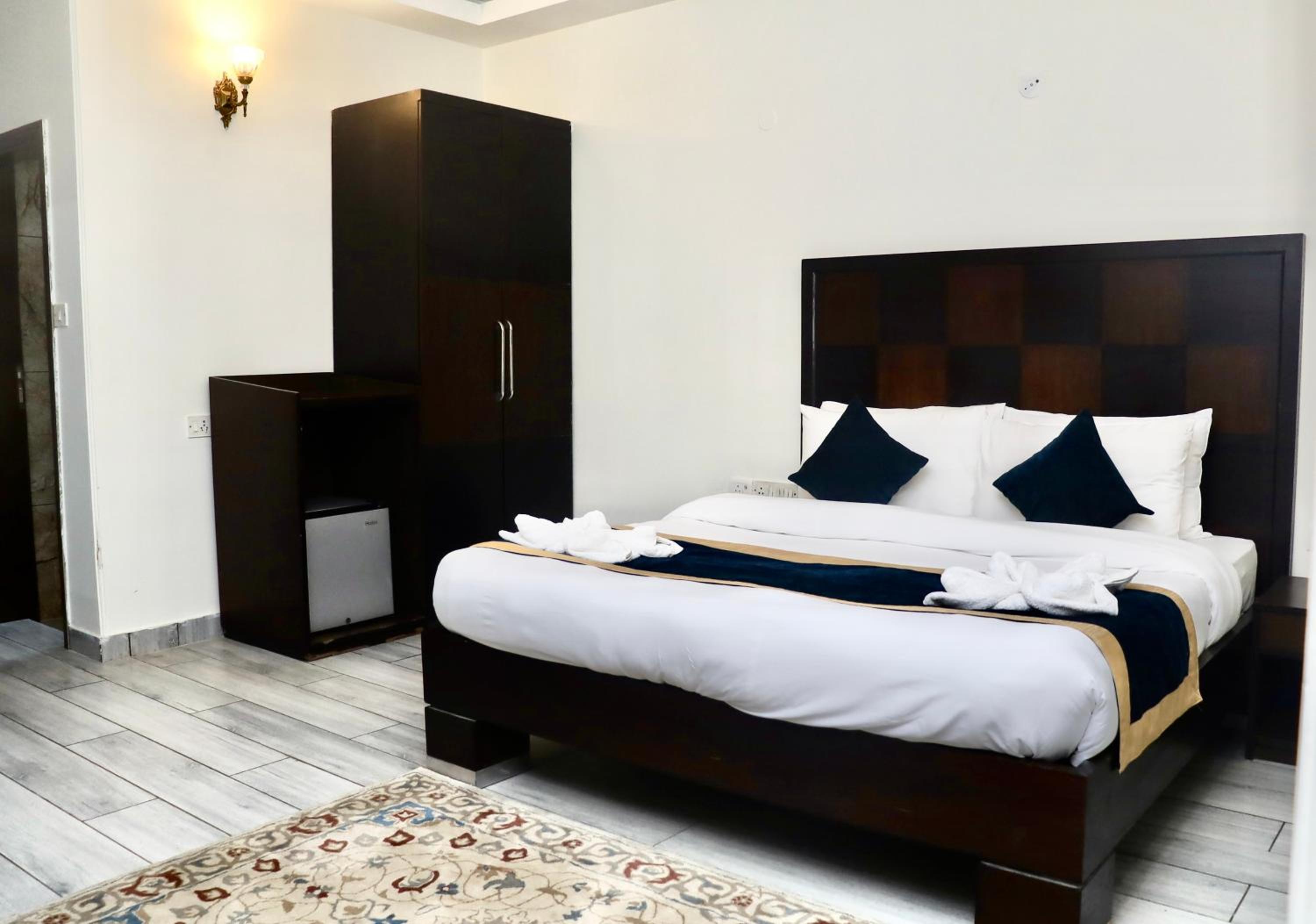 Standard King Room