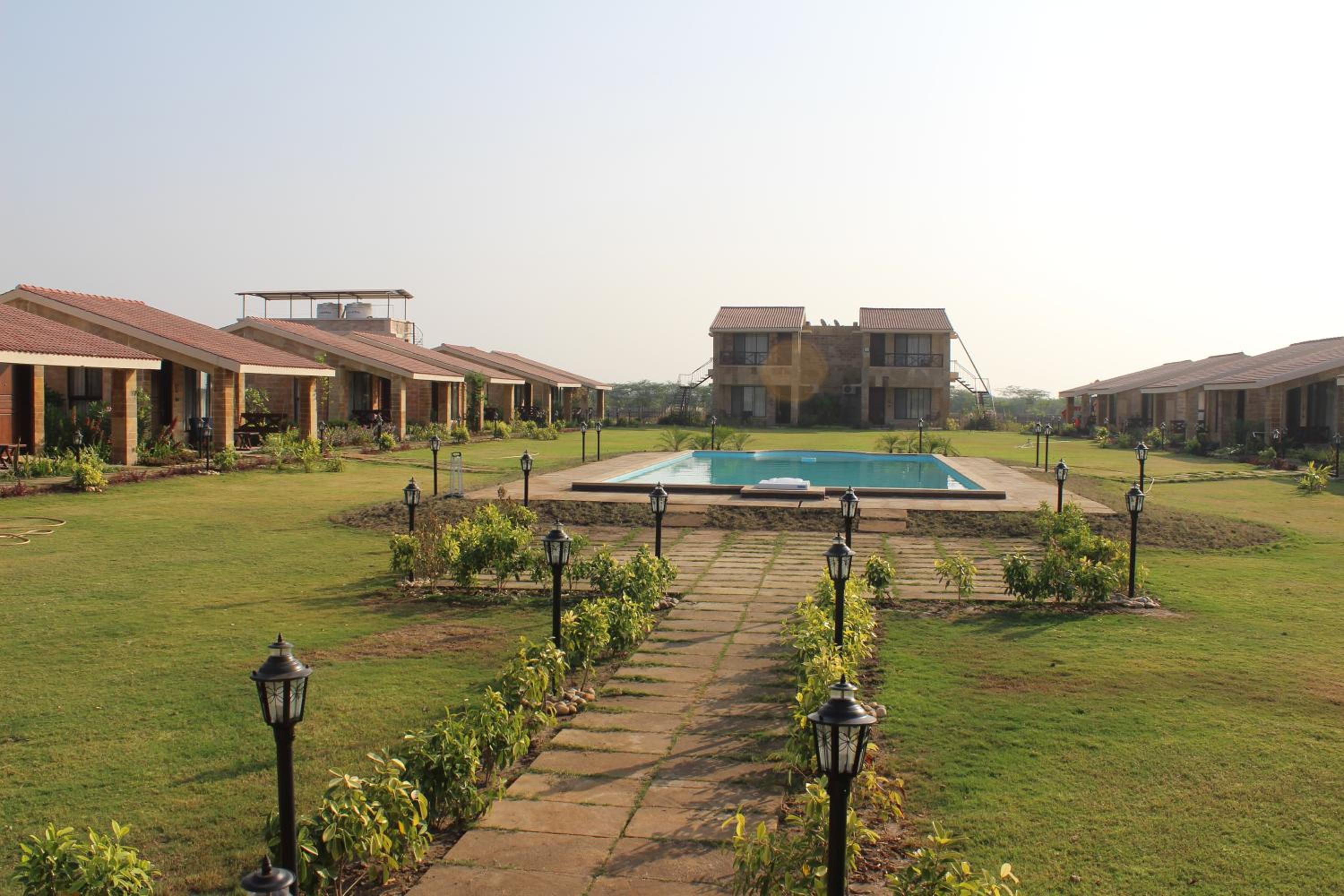 Junior Suite: Complimentary Hi-Tea, Complimentary INR 500 Hotel Credit  photo 2